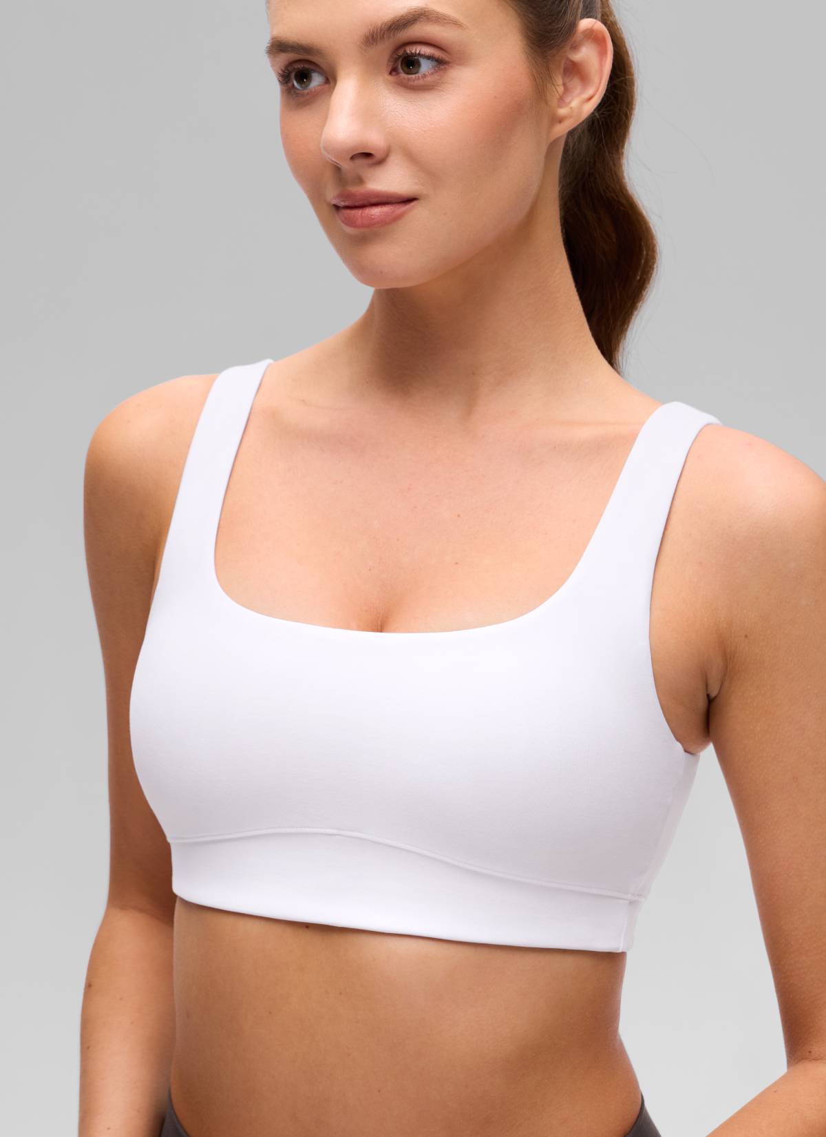 CRZ YOGA Bra Olahraga Wanita dengan Punggung Terbuka ( Butterluxe ) Dukungan Ringan, Warna Putih