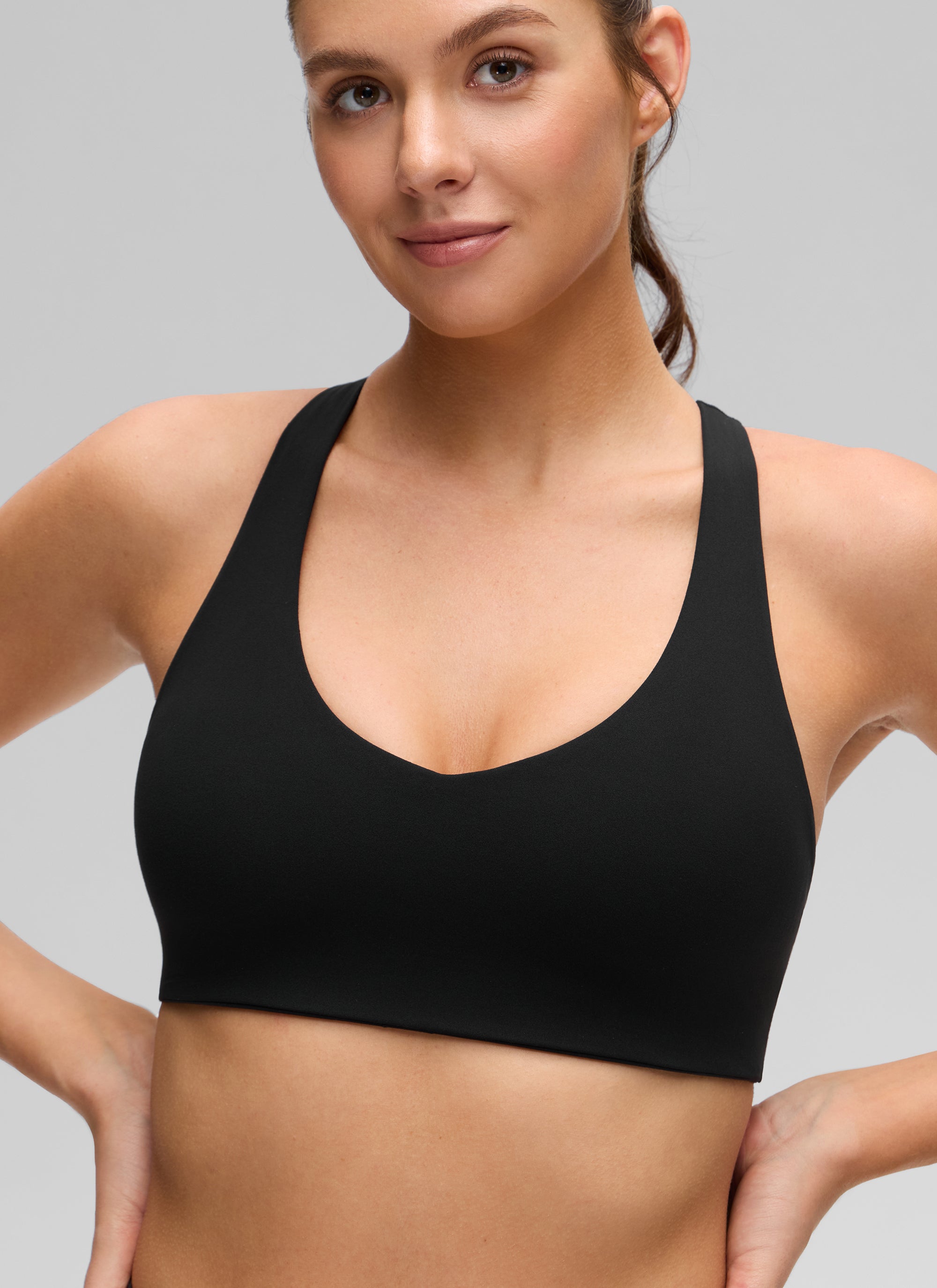 CRZ YOGA Pakaian Yoga Wanita " Butterluxe " dengan Leher V dan Punggung RacerBack, Dilengkapi Bra Olahraga Terintegrasi, Warna Hitam