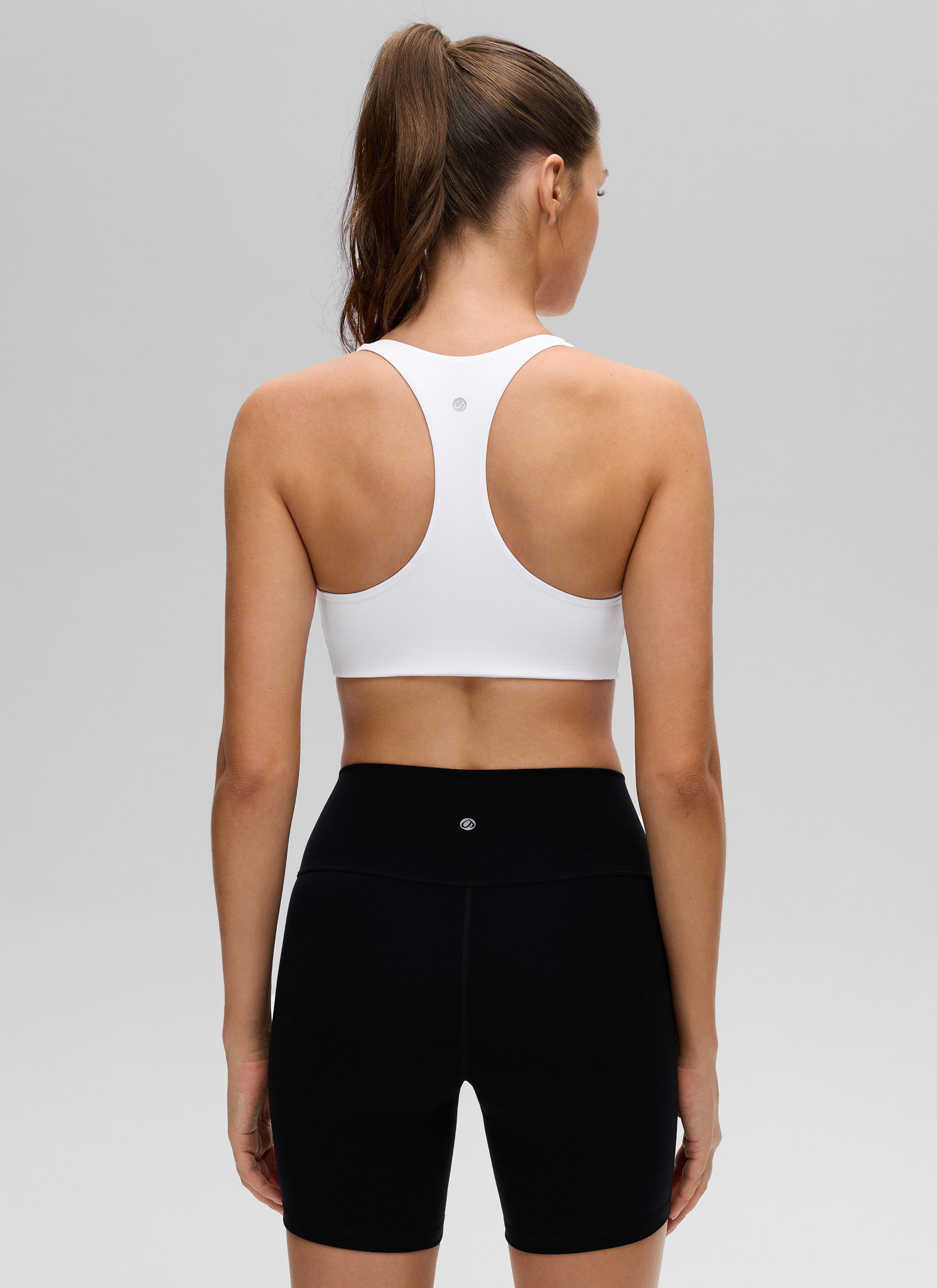 CRZ YOGA Pakaian Yoga Wanita " Butterluxe " dengan Leher V dan Punggung RacerBack, Dilengkapi Bra Olahraga Terintegrasi, Warna Putih