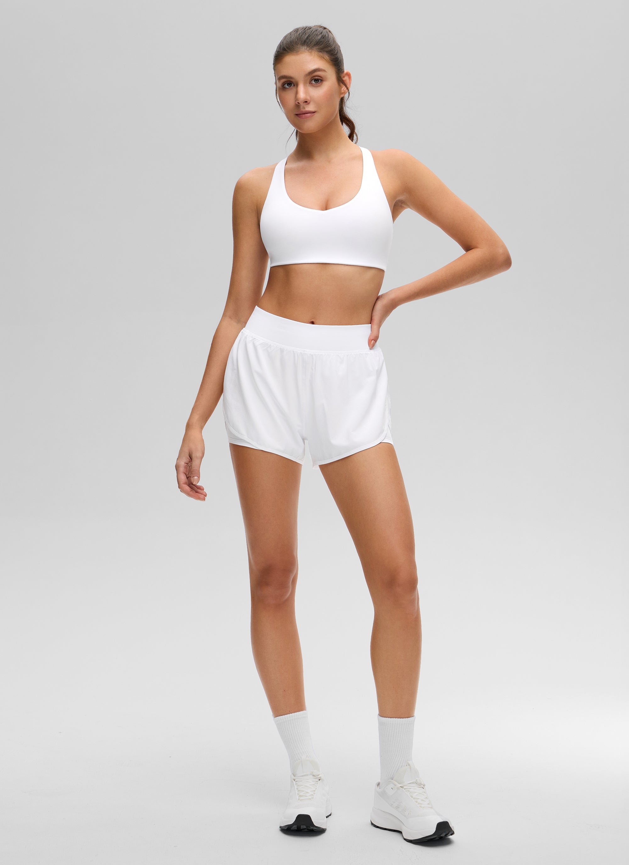 CRZ YOGA Pakaian Yoga Wanita " Butterluxe " dengan Leher V dan Punggung RacerBack, Dilengkapi Bra Olahraga Terintegrasi, Warna Putih