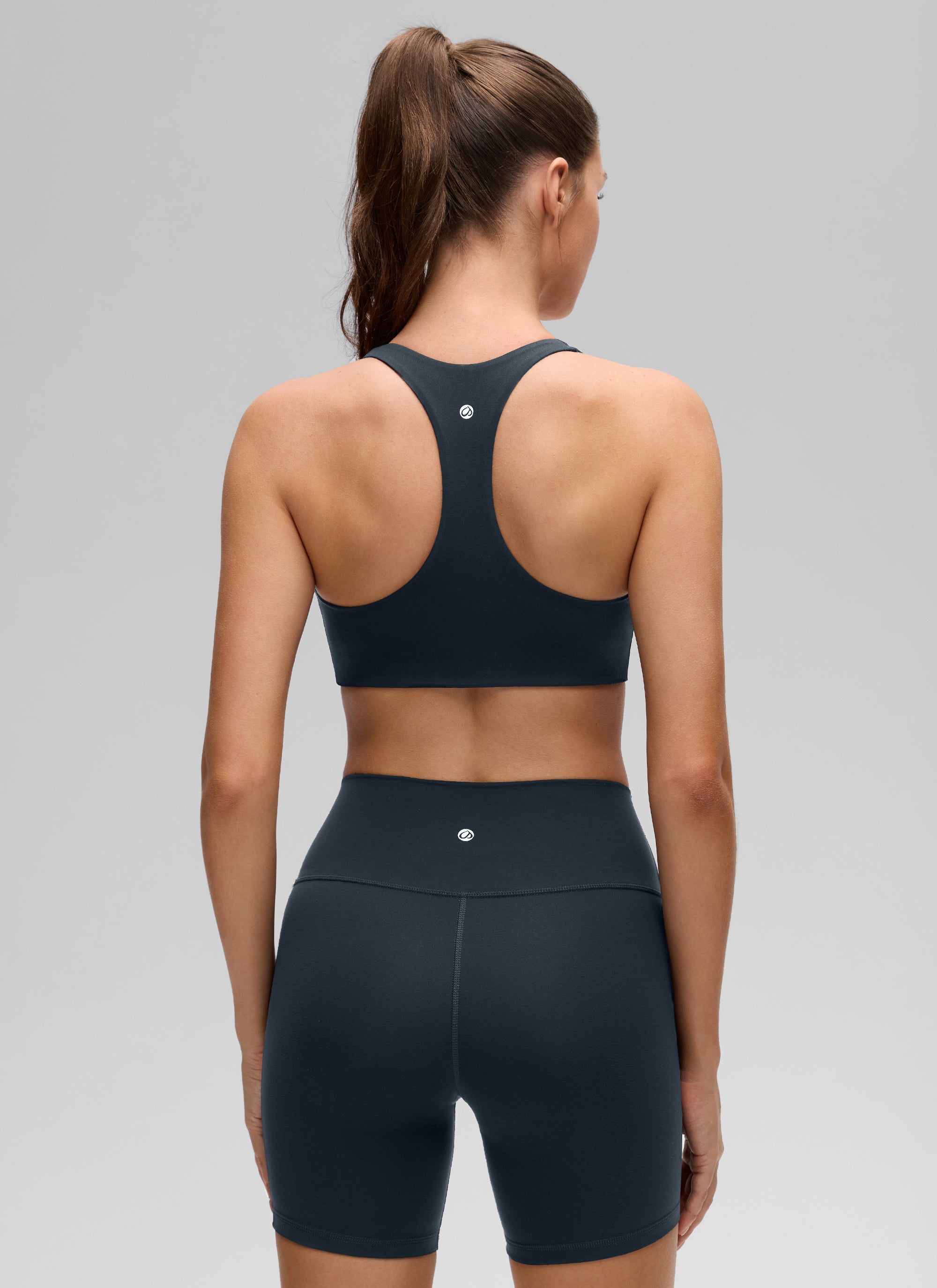 CRZ YOGA Pakaian Yoga Wanita " Butterluxe " dengan Leher V dan Punggung RacerBack, Dilengkapi Bra Olahraga, Warna True Navy