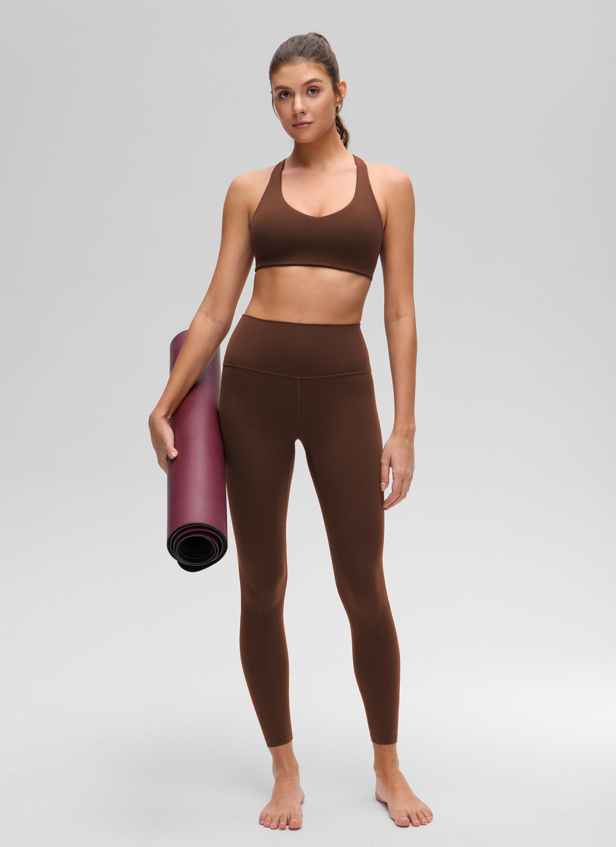 CRZ YOGA Pakaian Yoga Wanita " Butterluxe " dengan Leher V dan Punggung RacerBack, Dilengkapi Bra Olahraga, Warna Lava Brown