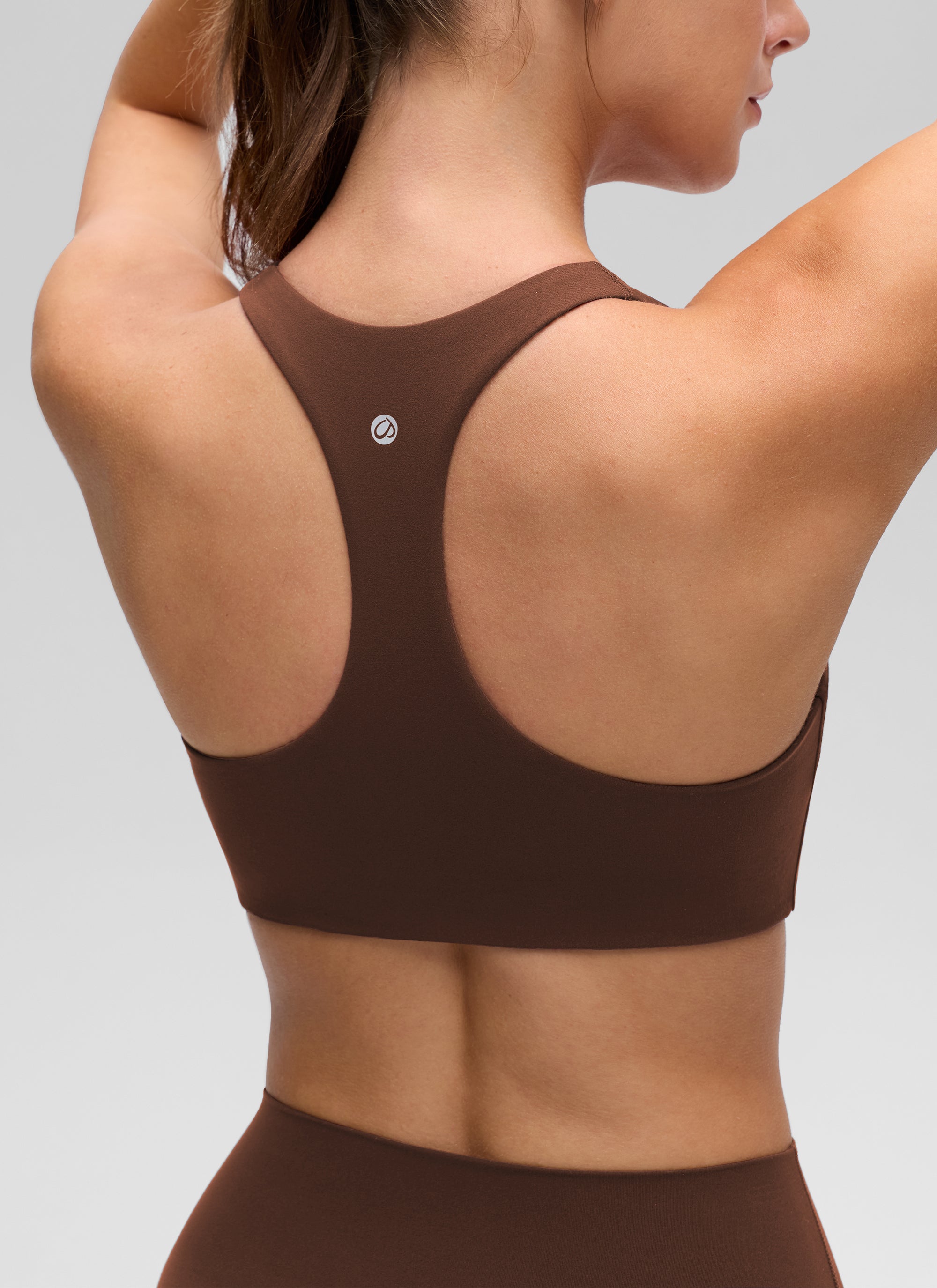 CRZ YOGA Pakaian Yoga Wanita " Butterluxe " dengan Leher V dan Punggung RacerBack, Dilengkapi Bra Olahraga, Warna Lava Brown