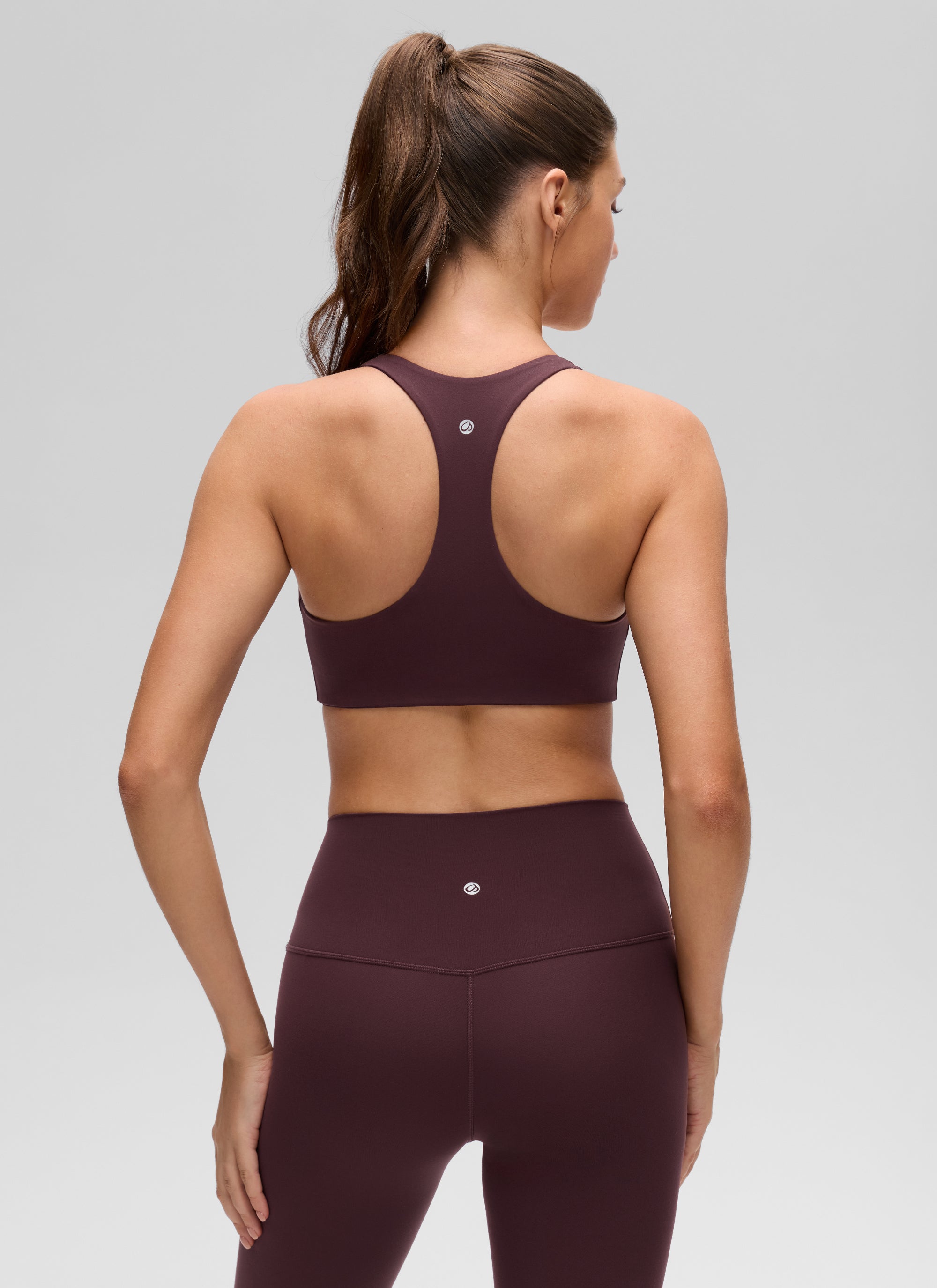 CRZ YOGA Pakaian Yoga Wanita " Butterluxe " dengan Leher V dan Punggung RacerBack serta Bra Olahraga Terintegrasi, Warna Ripe Plum