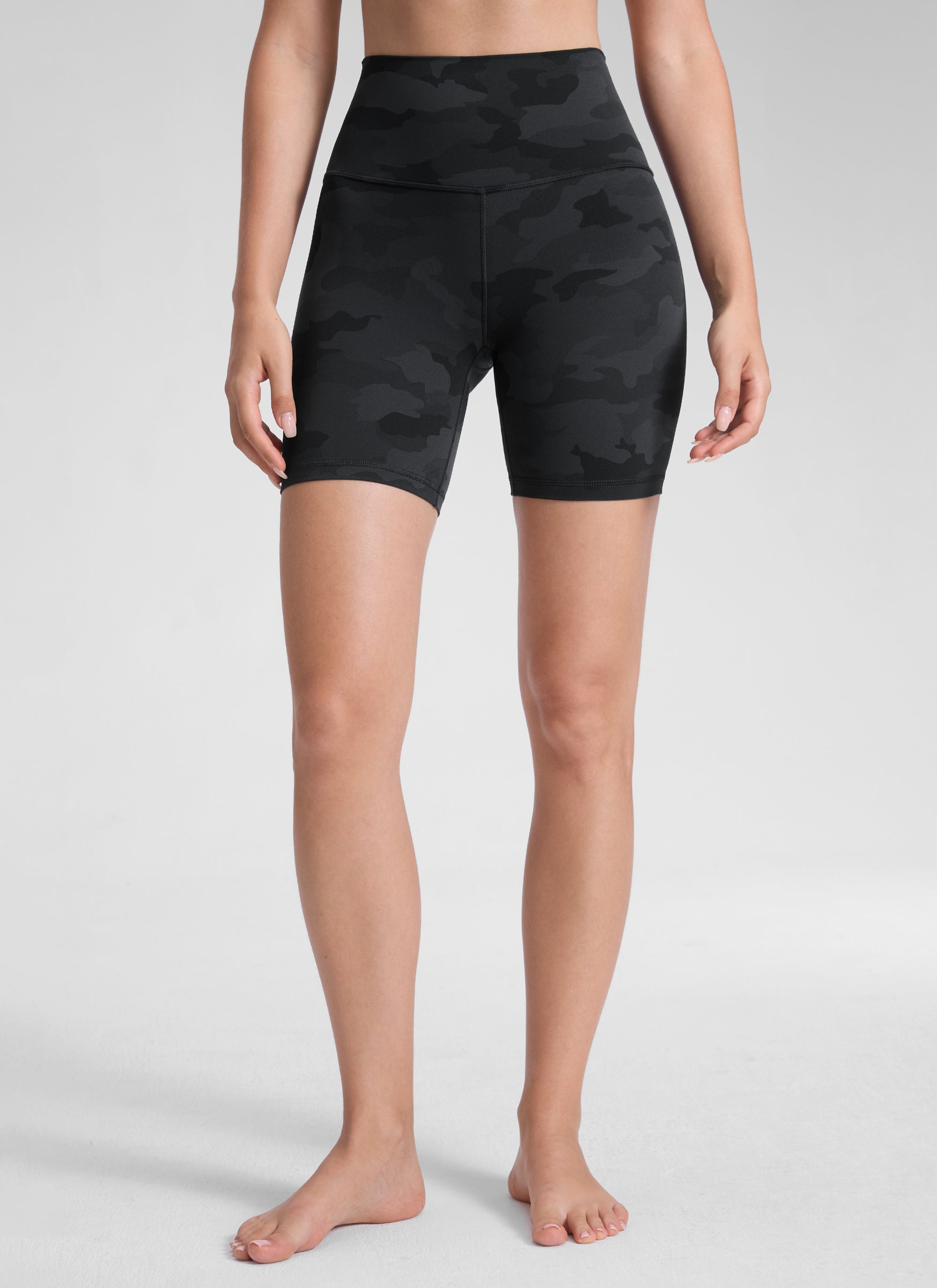 CRZ YOGA Celana Pendek Biker Yoga Wanita dengan Pinggang Tinggi, Celana Pendek " Butterluxe " 6'', Motif Kamuflase Abu-abu Gelap 2