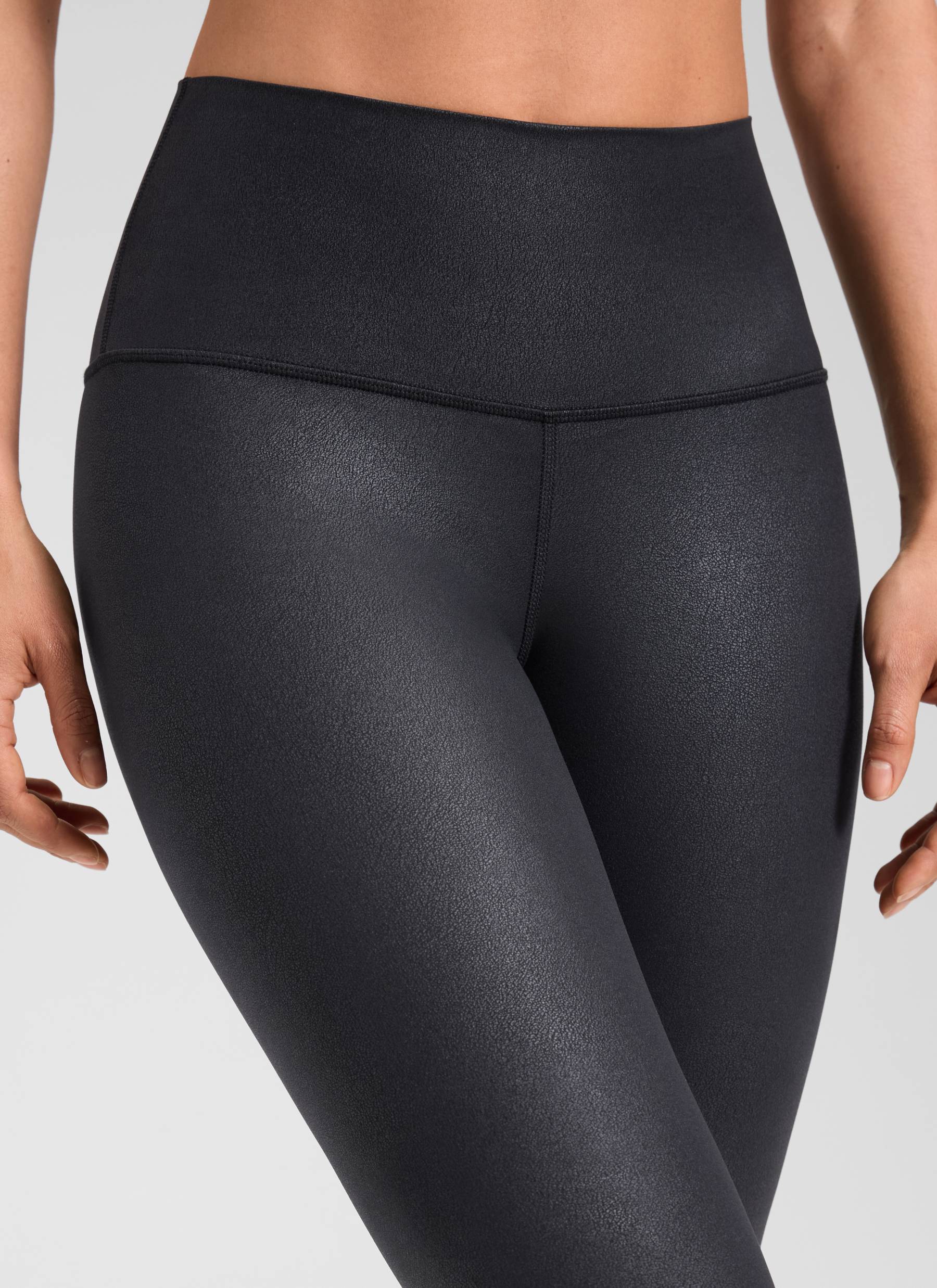 CRZ YOGA Legging Wanita dari Bahan Kulit Sintetis Matte " Butterluxe " Ukuran 28' dengan Motif Foil Hitam
