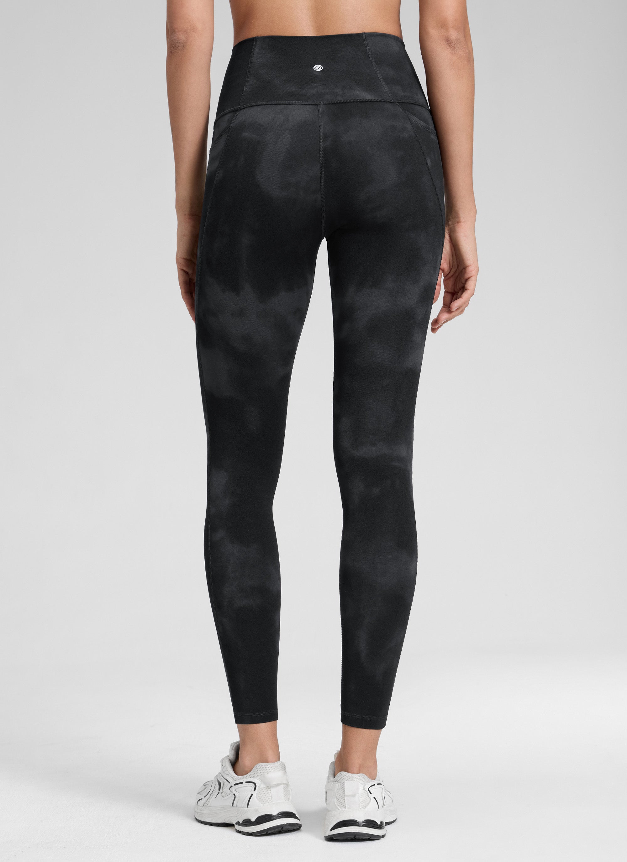 CRZ YOGA Legging Yoga Wanita Model Lounge High Rise dengan Kantong " Butterluxe " 25 inci, Warna Hitam Motif Tie-Dye Bunga