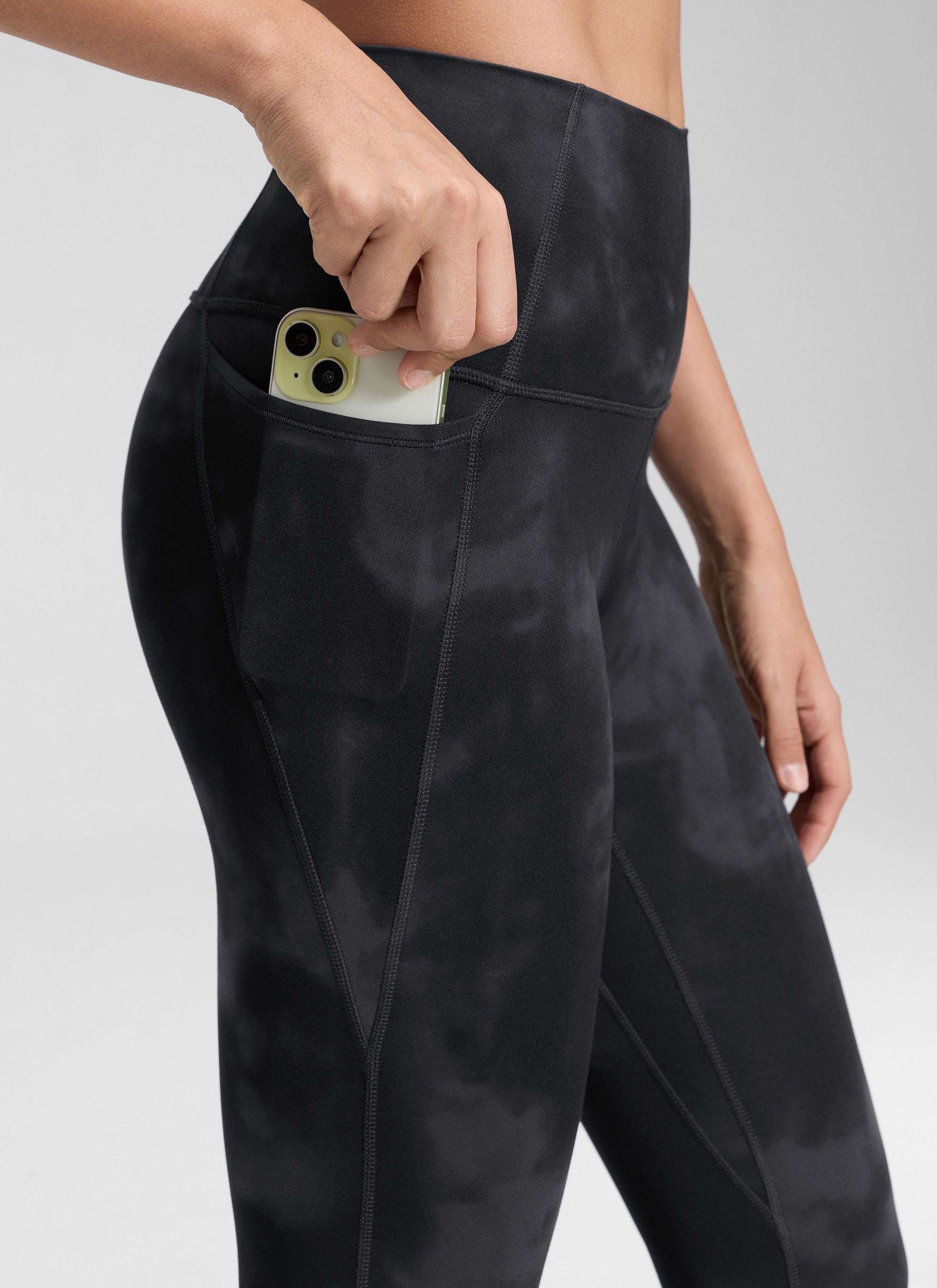 CRZ YOGA Legging Yoga Wanita Model High-Rise dengan Kantong " Butterluxe " 25'' Warna Hitam Motif Tie-Dye Bunga