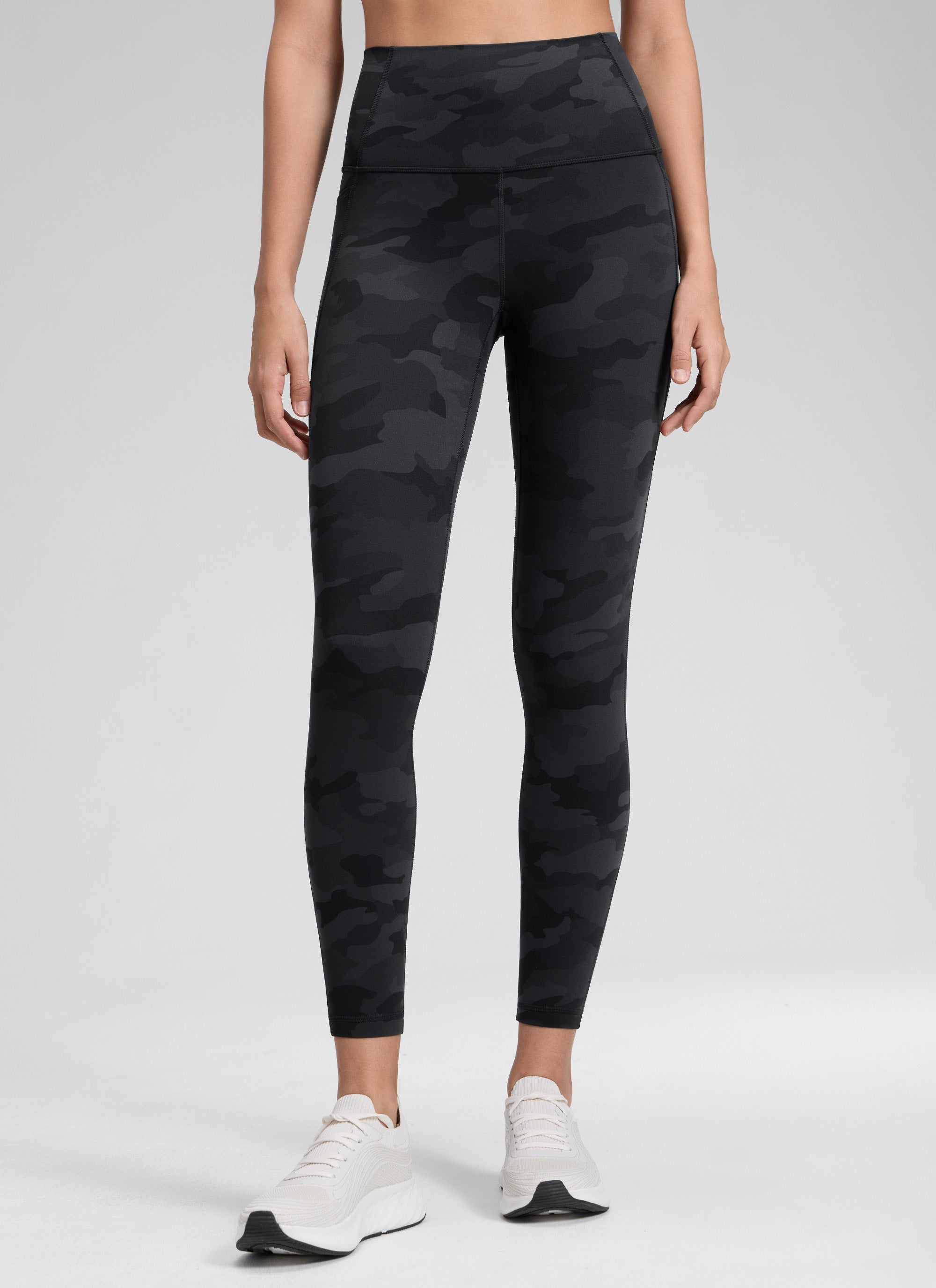 CRZ YOGA Legging Yoga Wanita Model High-Rise dengan Saku " Butterluxe " 25'' Motif Kamuflase Abu-abu Gelap 2
