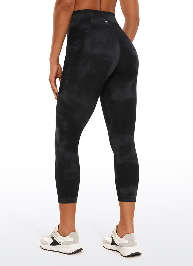 Butterluxe CRZ YOGA Legging Capri Wanita dengan Pinggang Tinggi, Saku, dan Motif Tie-Dye Bunga, Panjang 23'' Warna Hitam