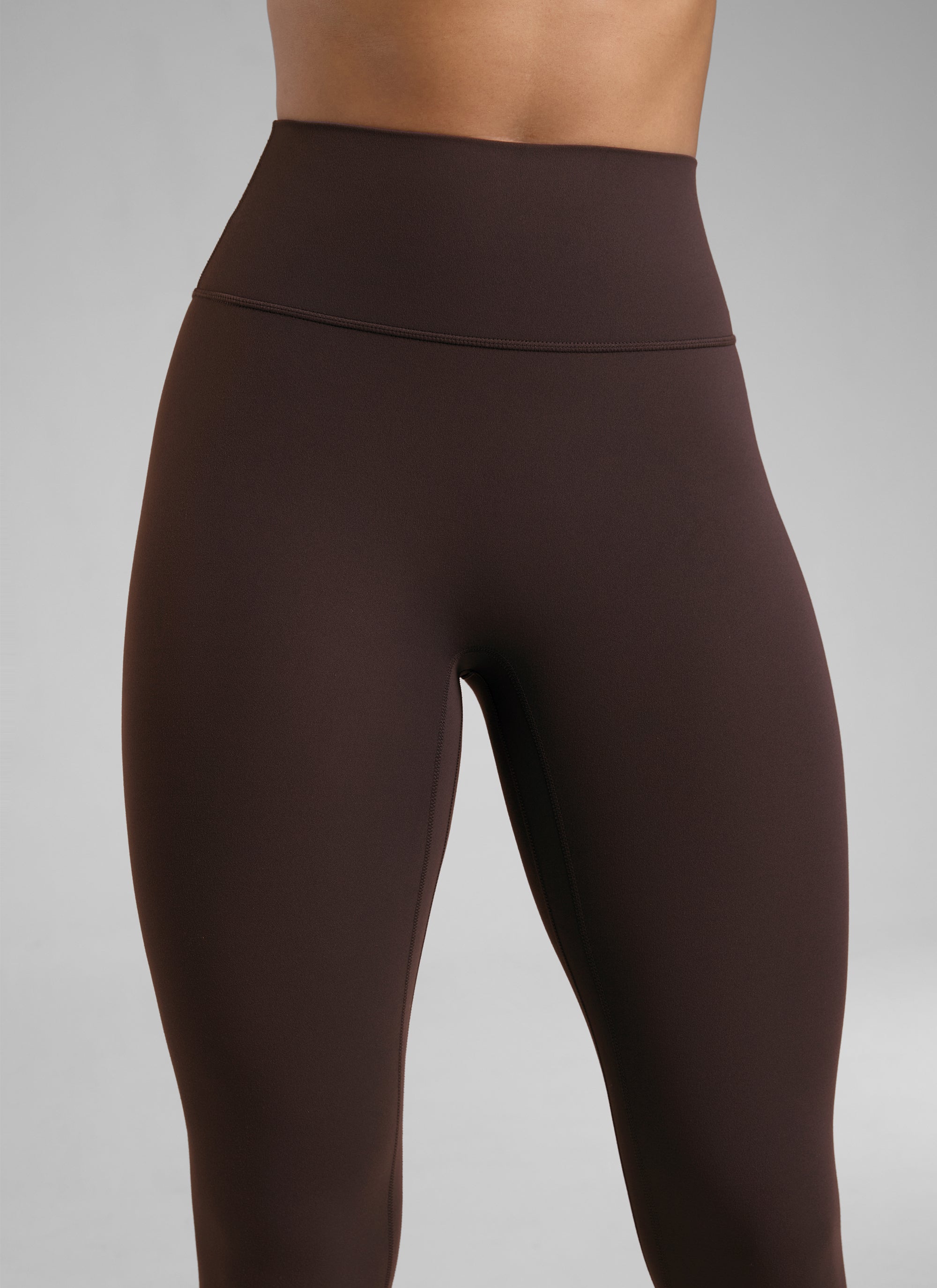 CRZ YOGA Legging Wanita dengan Potongan Tinggi " Butterlift " yang Menonjolkan Bokong, Tanpa Jahitan Depan, Warna Cokelat Hot Fudge