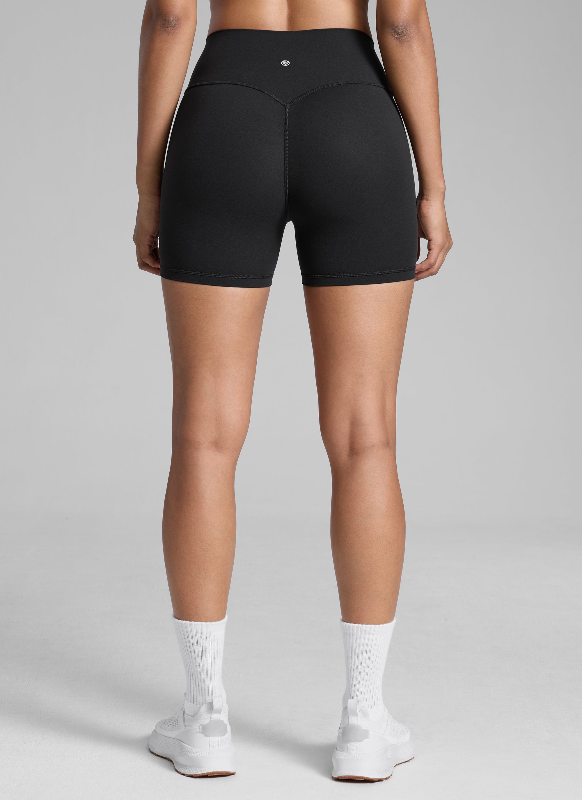 CRZ YOGA Celana Pendek Sepeda Olahraga Wanita " Butterlift " dengan Desain "Scrunch Butt" - Hitam