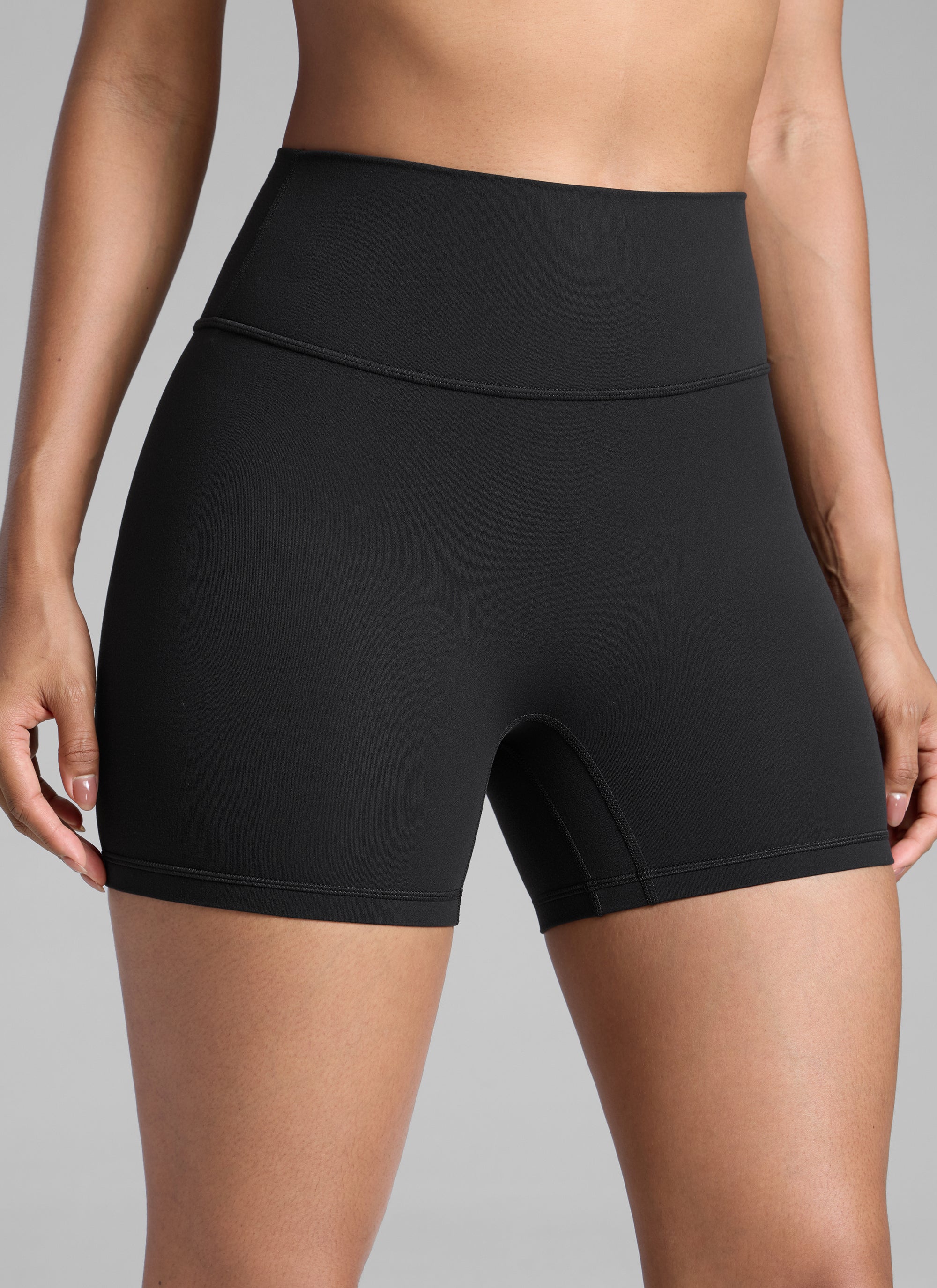 CRZ YOGA Celana Pendek Sepeda Olahraga Wanita " Butterlift " dengan Desain "Scrunch Butt" - Hitam