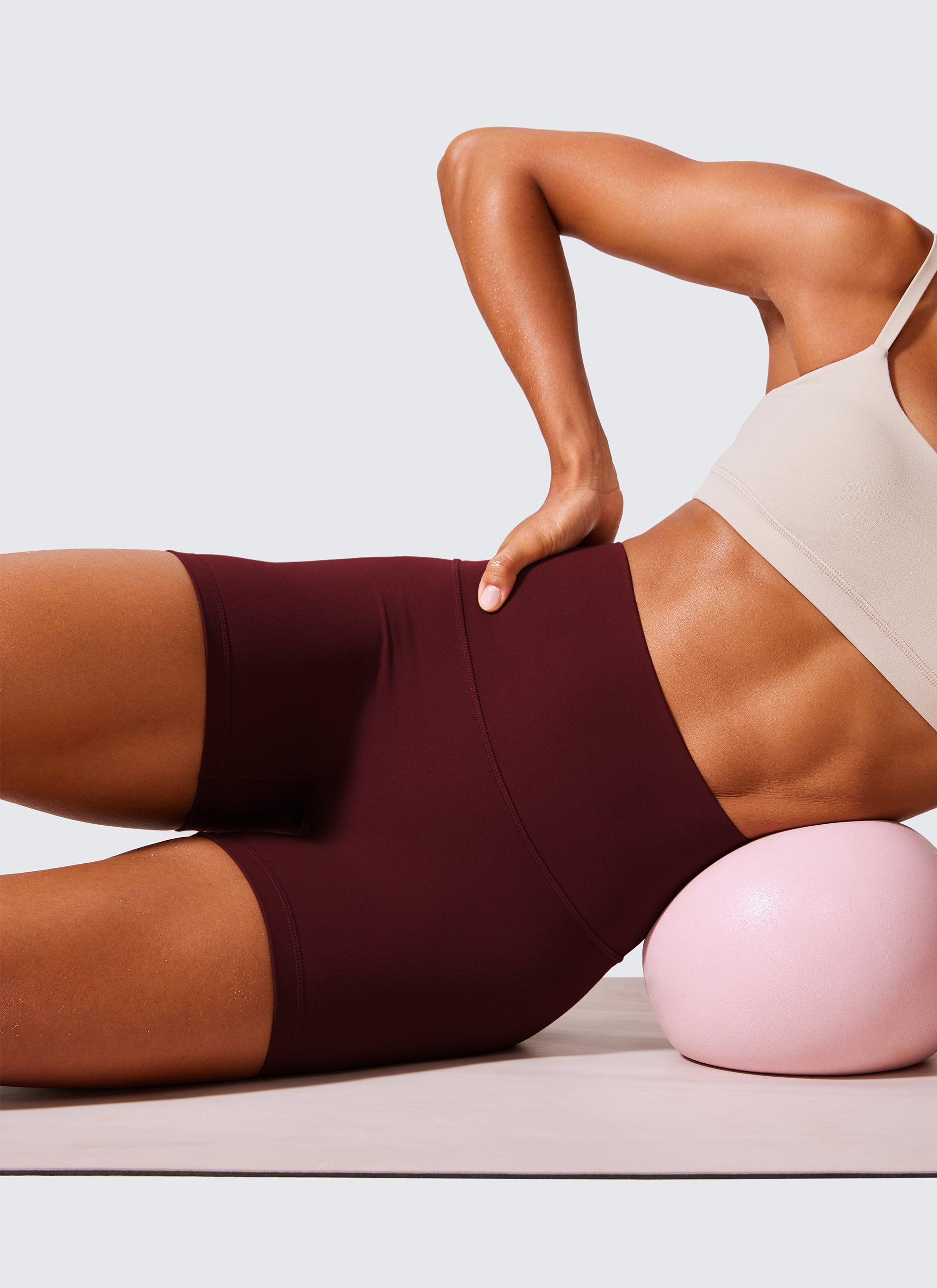 CRZ YOGA Celana Pendek Sepeda Olahraga Wanita " Butterlift " dengan Desain "Scrunch Butt" - Merah Merlot