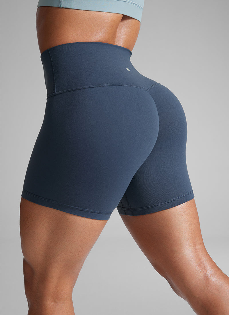 CRZ YOGA Celana Pendek Sepeda Olahraga Wanita " Butterlift " dengan Desain "Scrunch Butt" dari Stelindigo