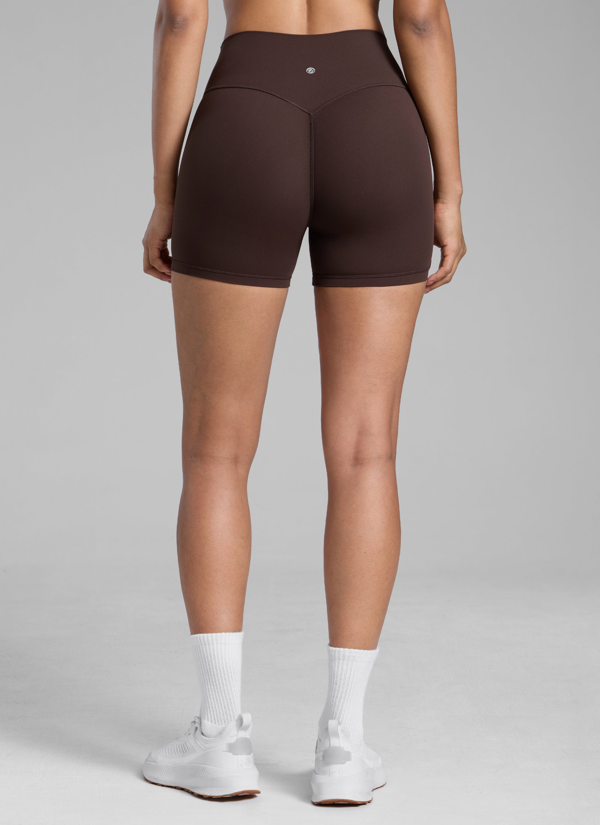 CRZ YOGA Celana Pendek Sepeda Olahraga Wanita " Butterlift " dengan Desain "Scrunch Butt" untuk Latihan Atletik, Warna Hot Fudge Brown