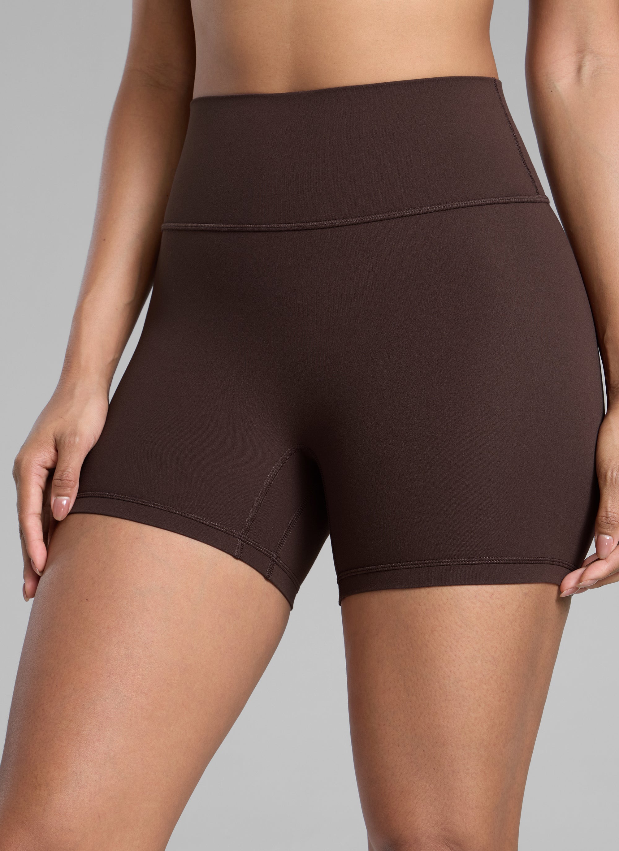 CRZ YOGA Celana Pendek Sepeda Olahraga Wanita " Butterlift " dengan Desain "Scrunch Butt" untuk Latihan Atletik, Warna Hot Fudge Brown