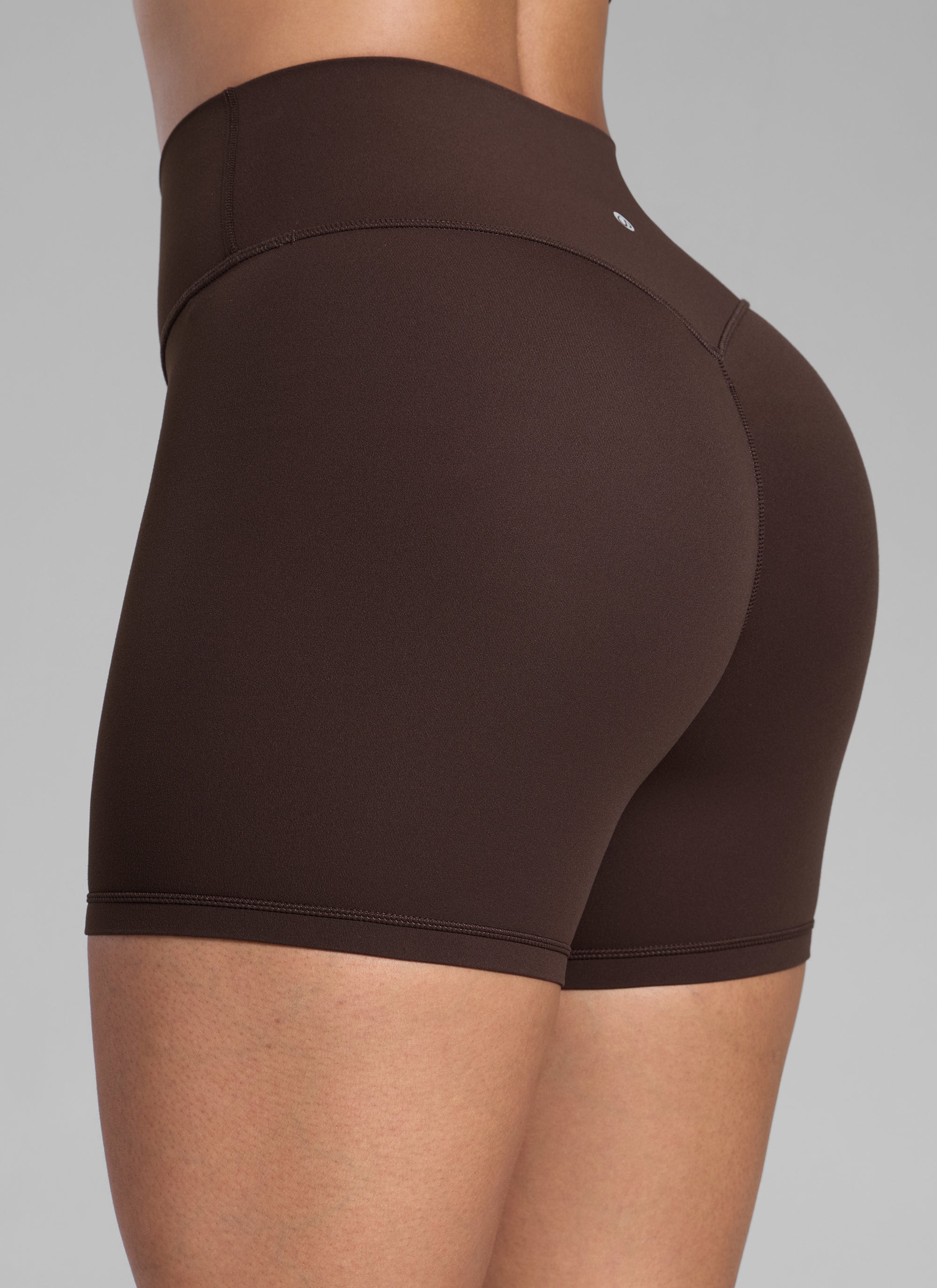 CRZ YOGA Celana Pendek Sepeda Olahraga Wanita " Butterlift " dengan Desain "Scrunch Butt" untuk Latihan Atletik, Warna Hot Fudge Brown