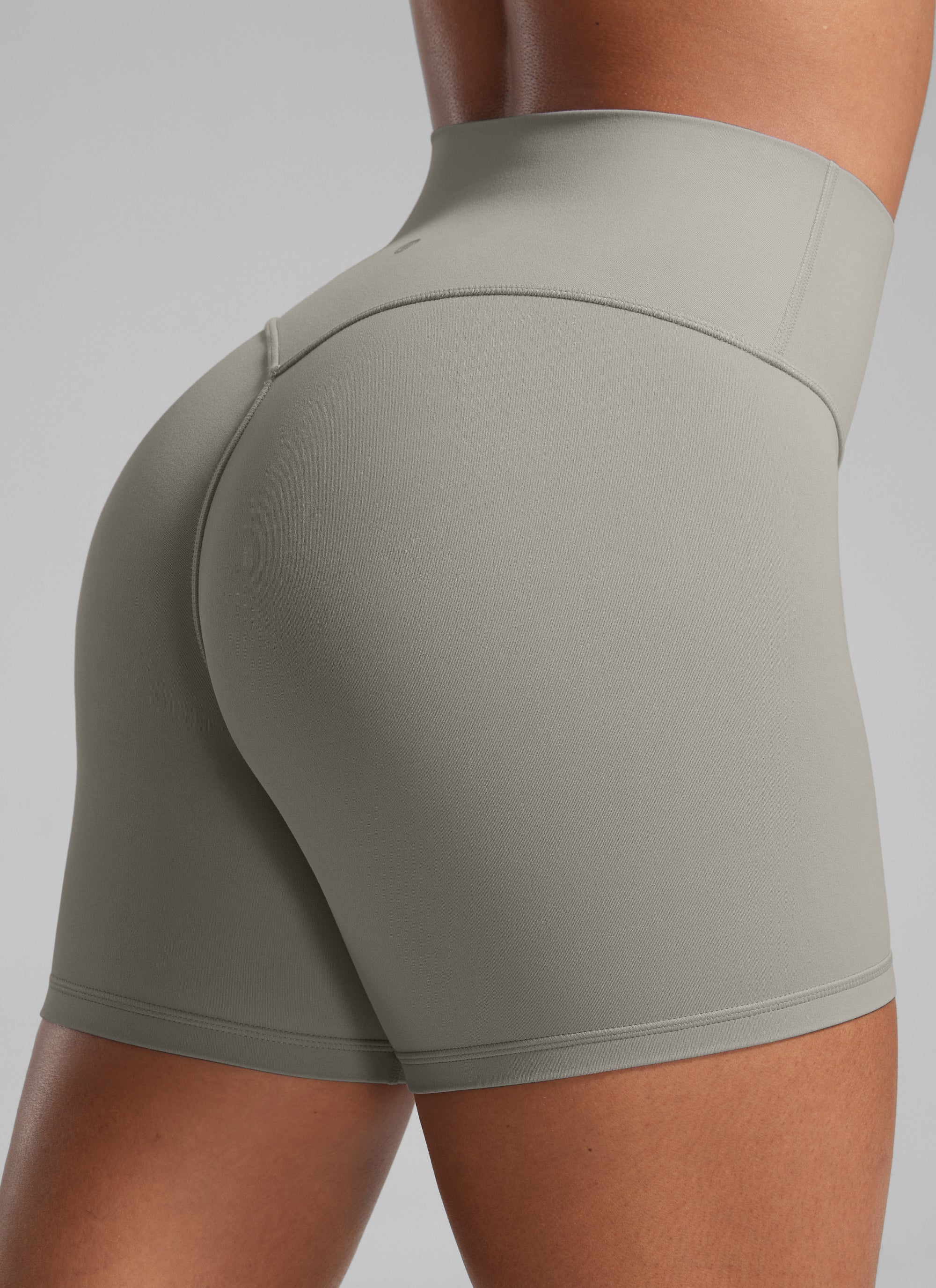 CRZ YOGA Celana Pendek Sepeda Olahraga Wanita " Butterlift " dengan Desain "Scrunch Butt" Warna Rocky Grey