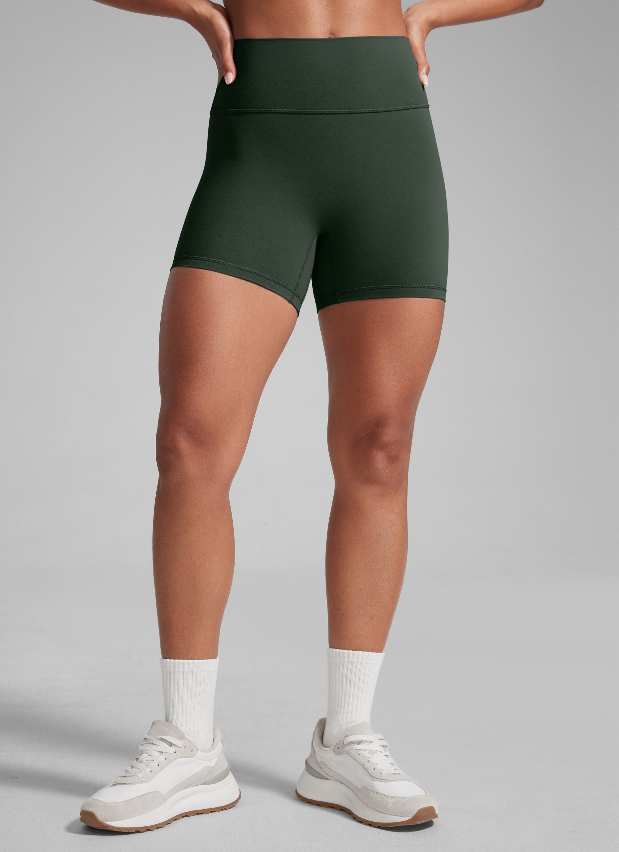 CRZ YOGA Celana Pendek Sepeda Olahraga Wanita " Butterlift " dengan Desain "Scrunch Butt" - Warna Legend Green