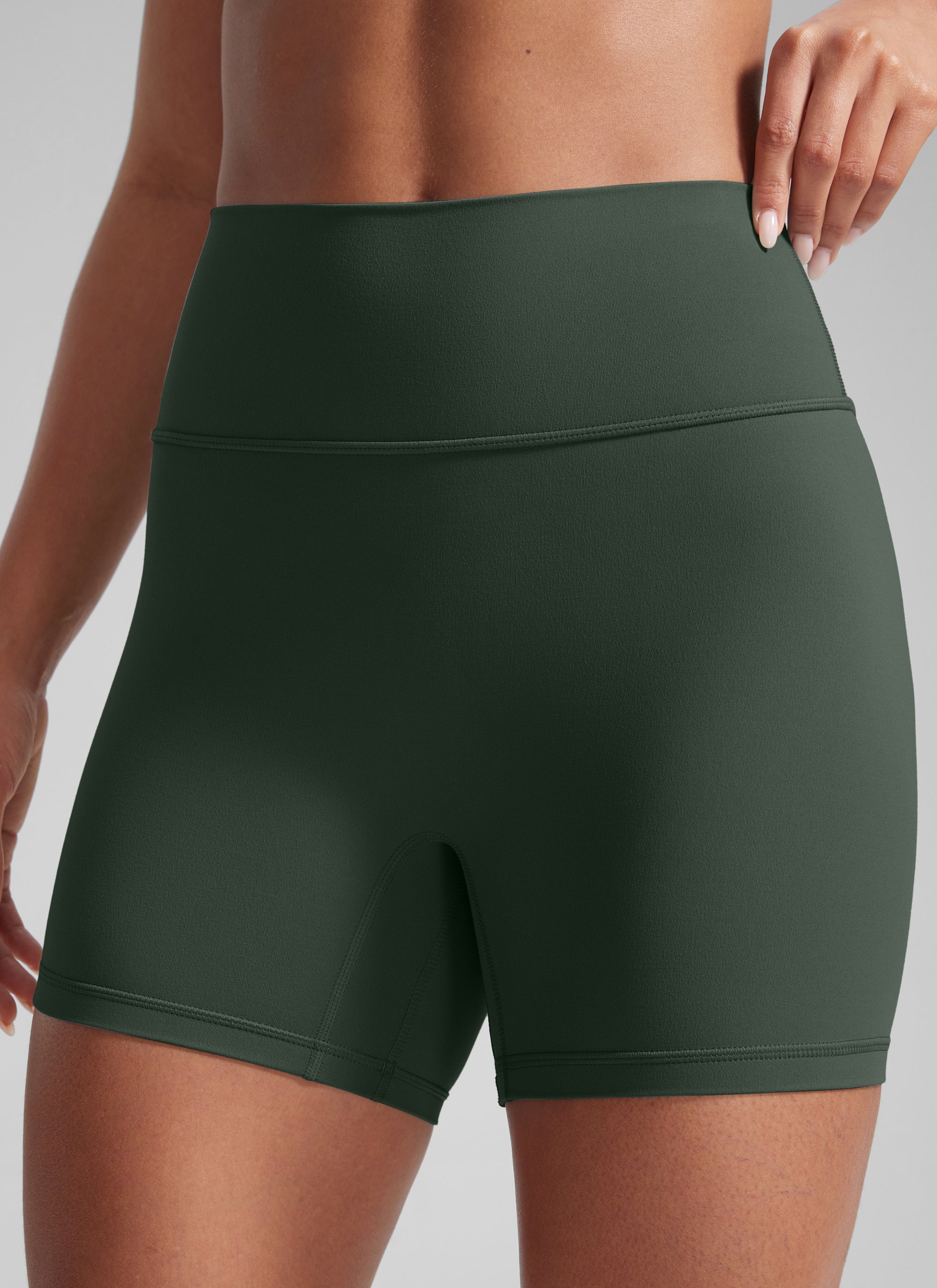 CRZ YOGA Celana Pendek Sepeda Olahraga Wanita " Butterlift " dengan Desain "Scrunch Butt" - Warna Legend Green