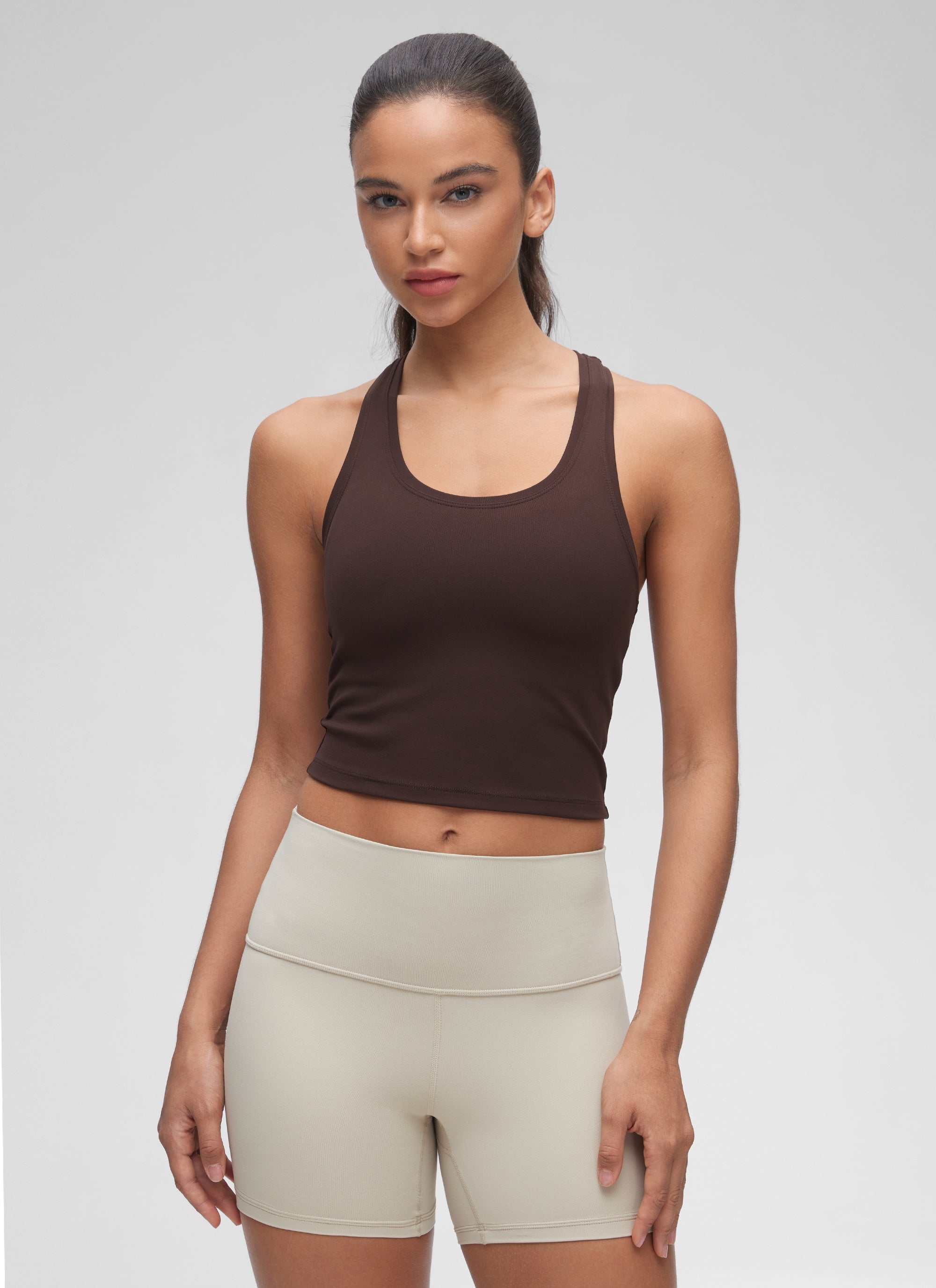 CRZ YOGA Tank Top Yoga Santai Pendek untuk Wanita dengan Leher Bulat dan Punggung Racerback, Motif " Butterluxe ", Warna Hot Fudge Brown