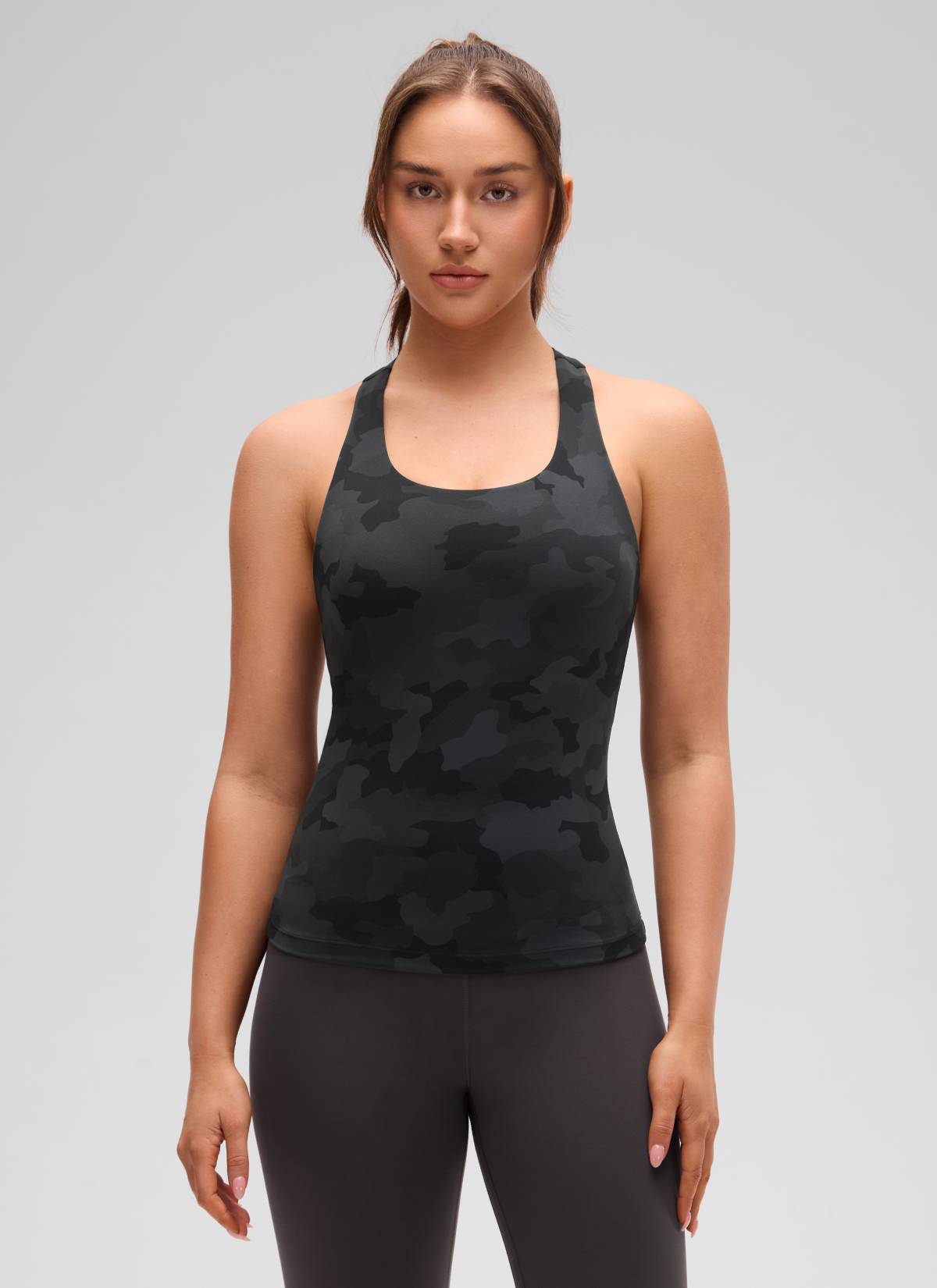 CRZ YOGA Atasan Yoga Wanita Model Ketat Butterluxe Tank Top dengan Bra Terintegrasi, Motif Kamuflase Abu-abu Tua 2