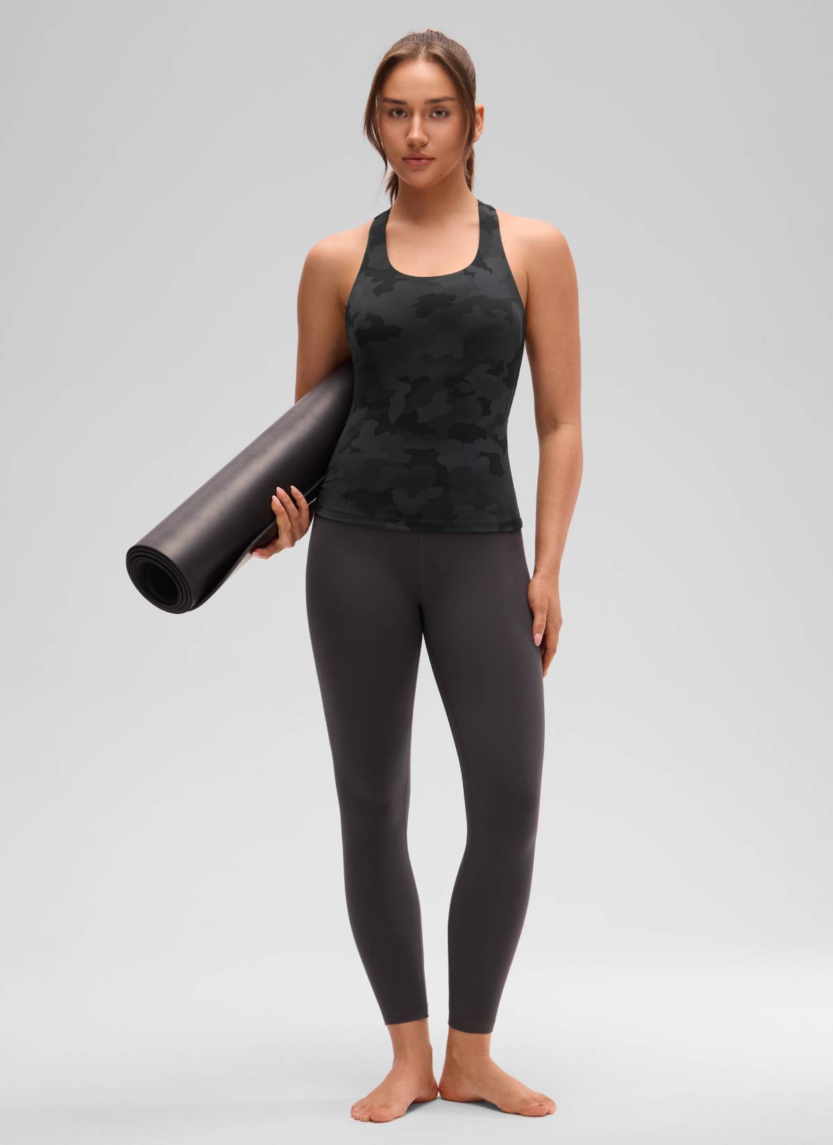 CRZ YOGA Atasan Yoga Wanita Model Ketat Butterluxe Tank Top dengan Bra Terintegrasi, Motif Kamuflase Abu-abu Tua 2