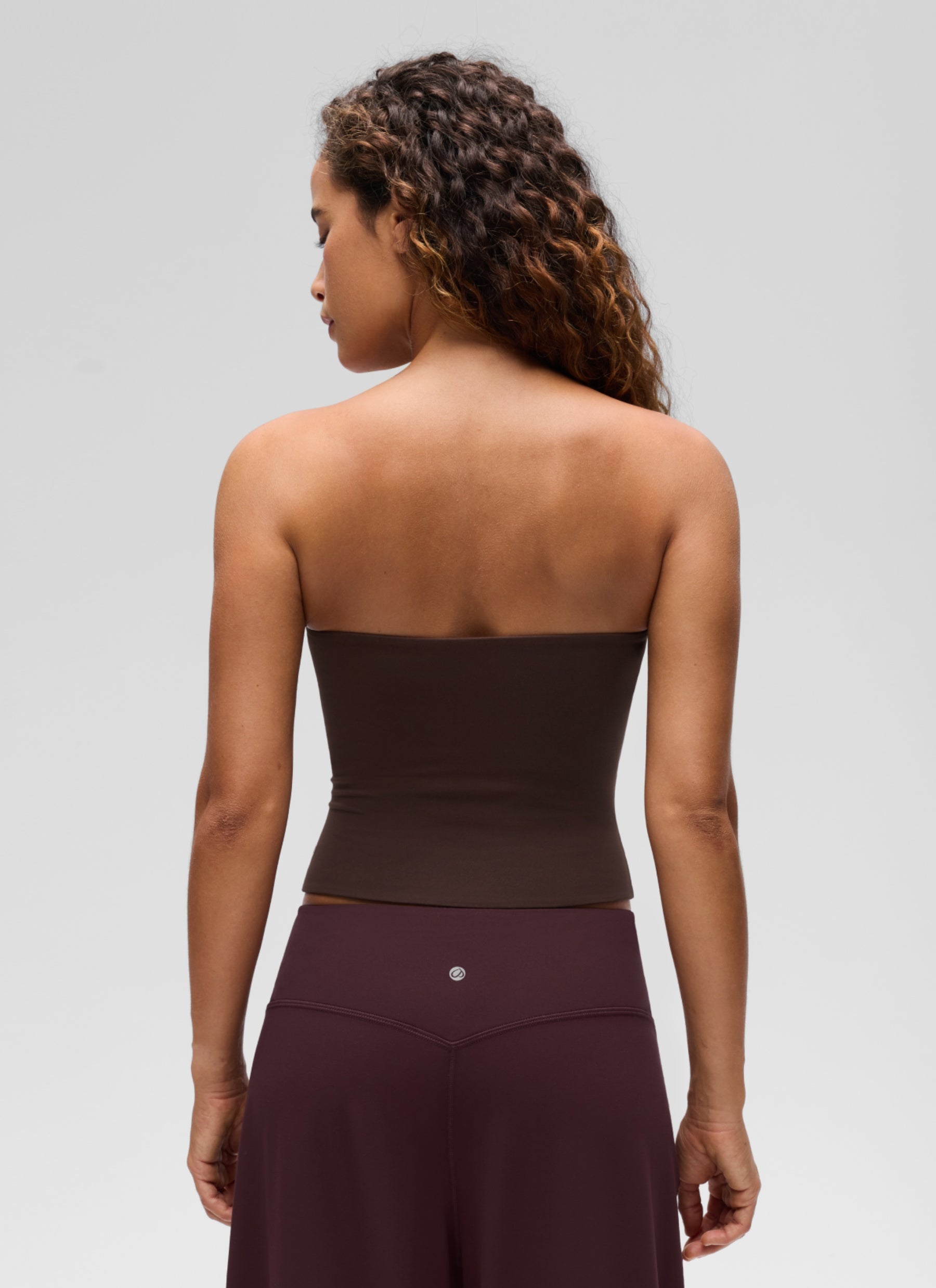 CRZ YOGA Atasan Wanita Kasual dengan Potongan Ketat Tanpa Tali ( Butterluxe ) Warna Cokelat Hot Fudge