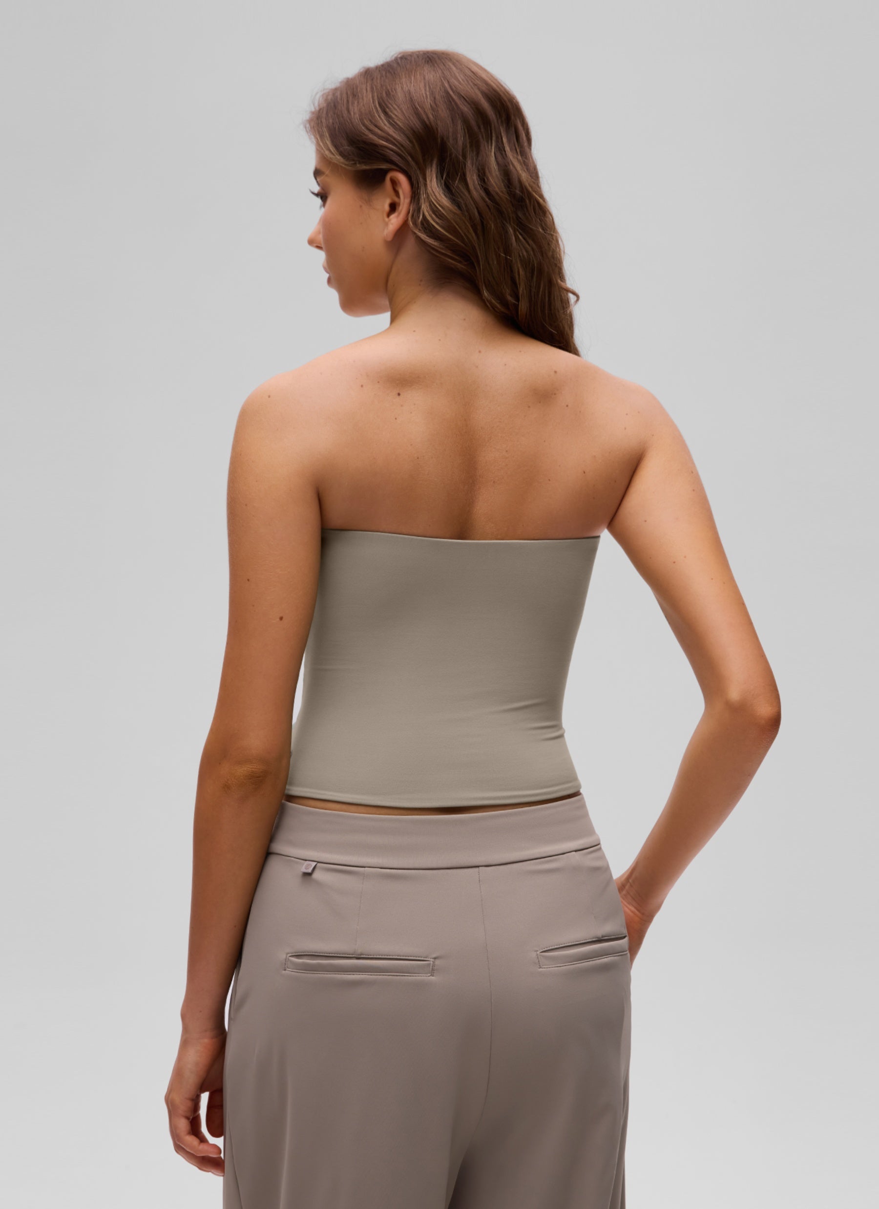 CRZ YOGA Atasan Wanita Santai dengan Potongan Ketat Tanpa Tali ( Butterluxe ) Warna Abu-abu Hangat