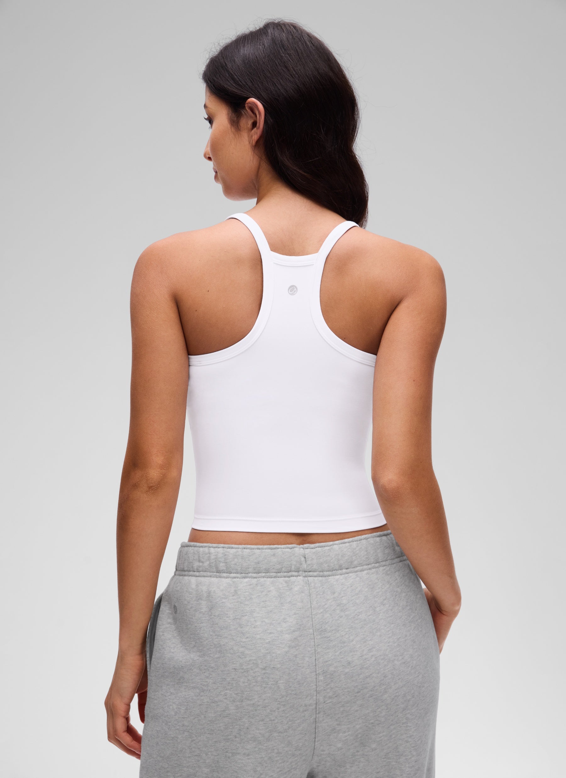 CRZ YOGA Kaos Tanpa Lengan Wanita dengan Leher V dan Punggung Racerback, Berlapis Ganda, Lembut, Motif " Butterluxe ", Warna Putih