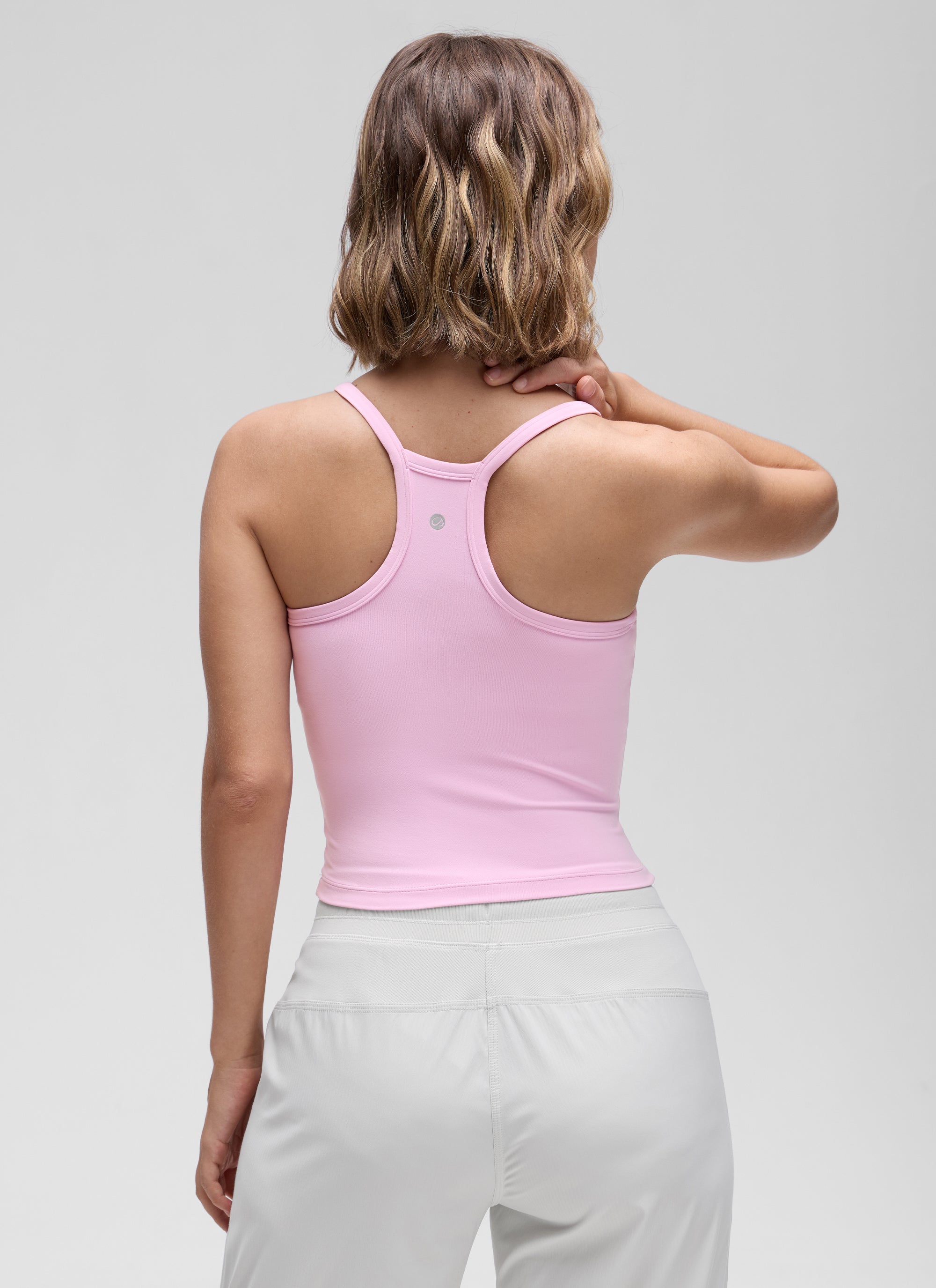 CRZ YOGA Kaos Tanpa Lengan Wanita dengan Leher V dan Punggung Racerback, Berlapis Ganda, Lembut, Motif " Butterluxe ", Warna Vita Pink