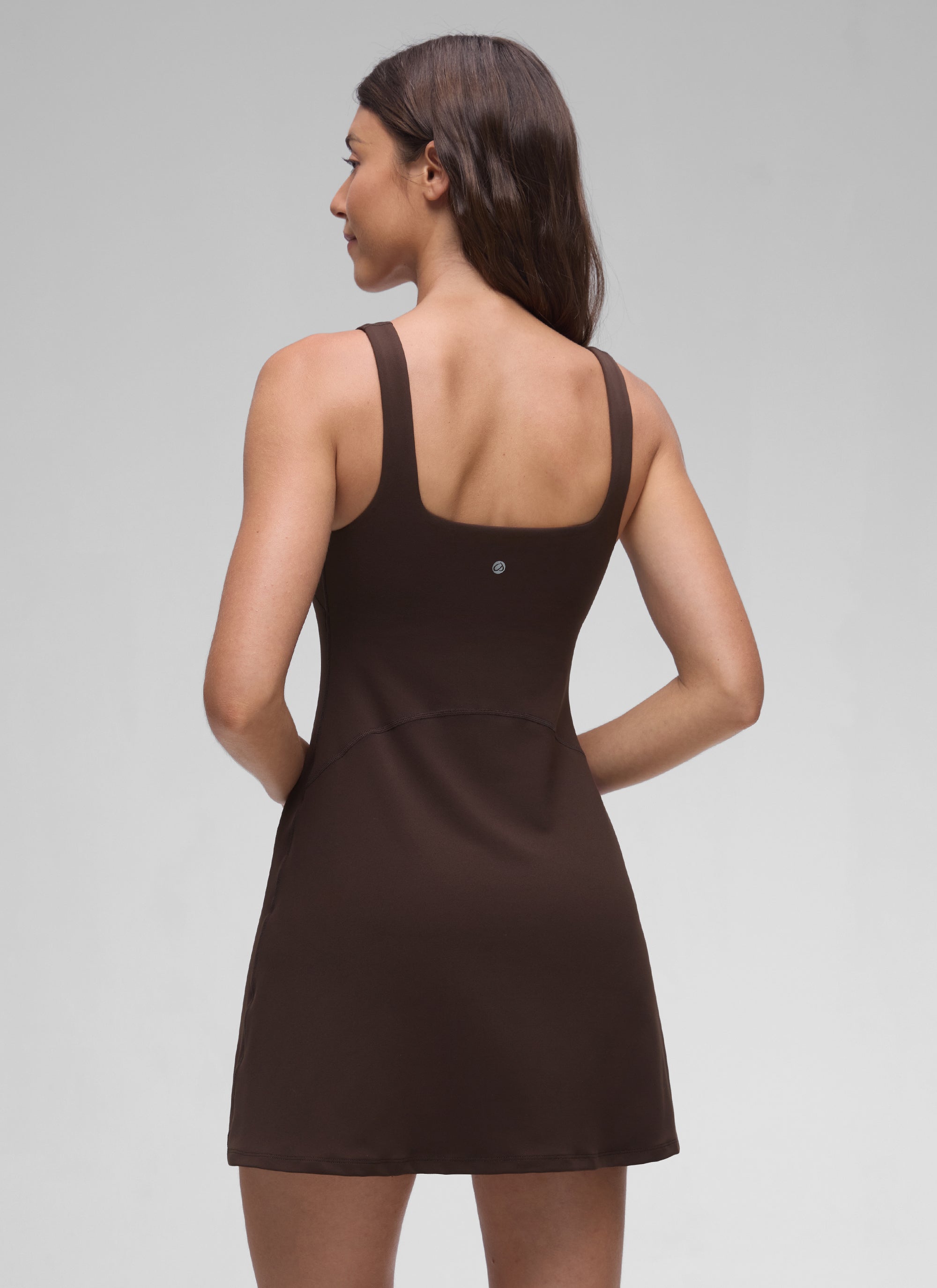 CRZ YOGA Gaun Tenis Wanita dengan Bra Terintegrasi, Leher Persegi, Model " Butterluxe ", Siluet A-line, Warna Hot Fudge Brown