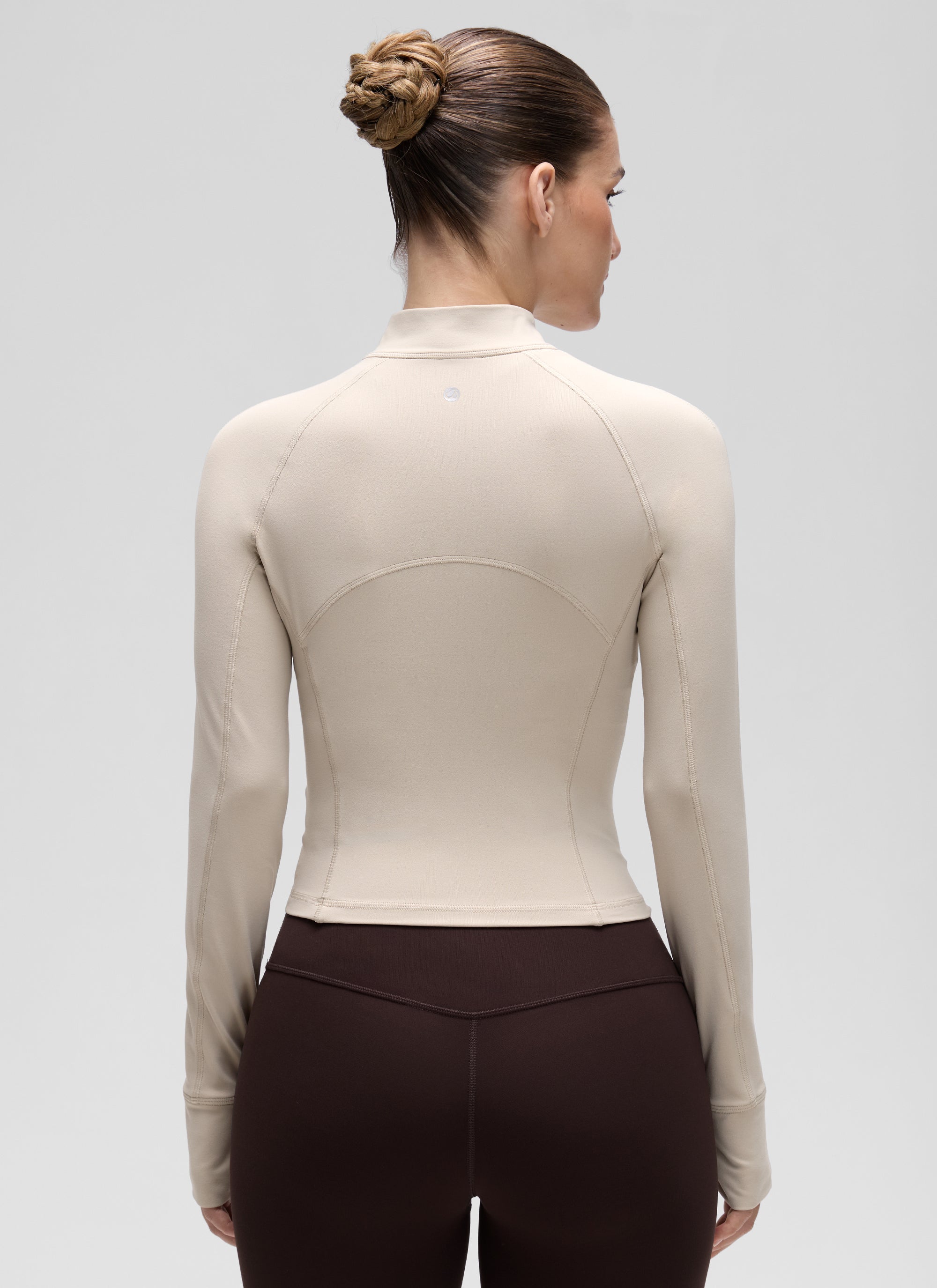 CRZ YOGA Atasan Yoga Wanita Model Slim Fit " Butterluxe " Lengan Panjang dengan Ritsleting Setengah, Warna Mojave Tan