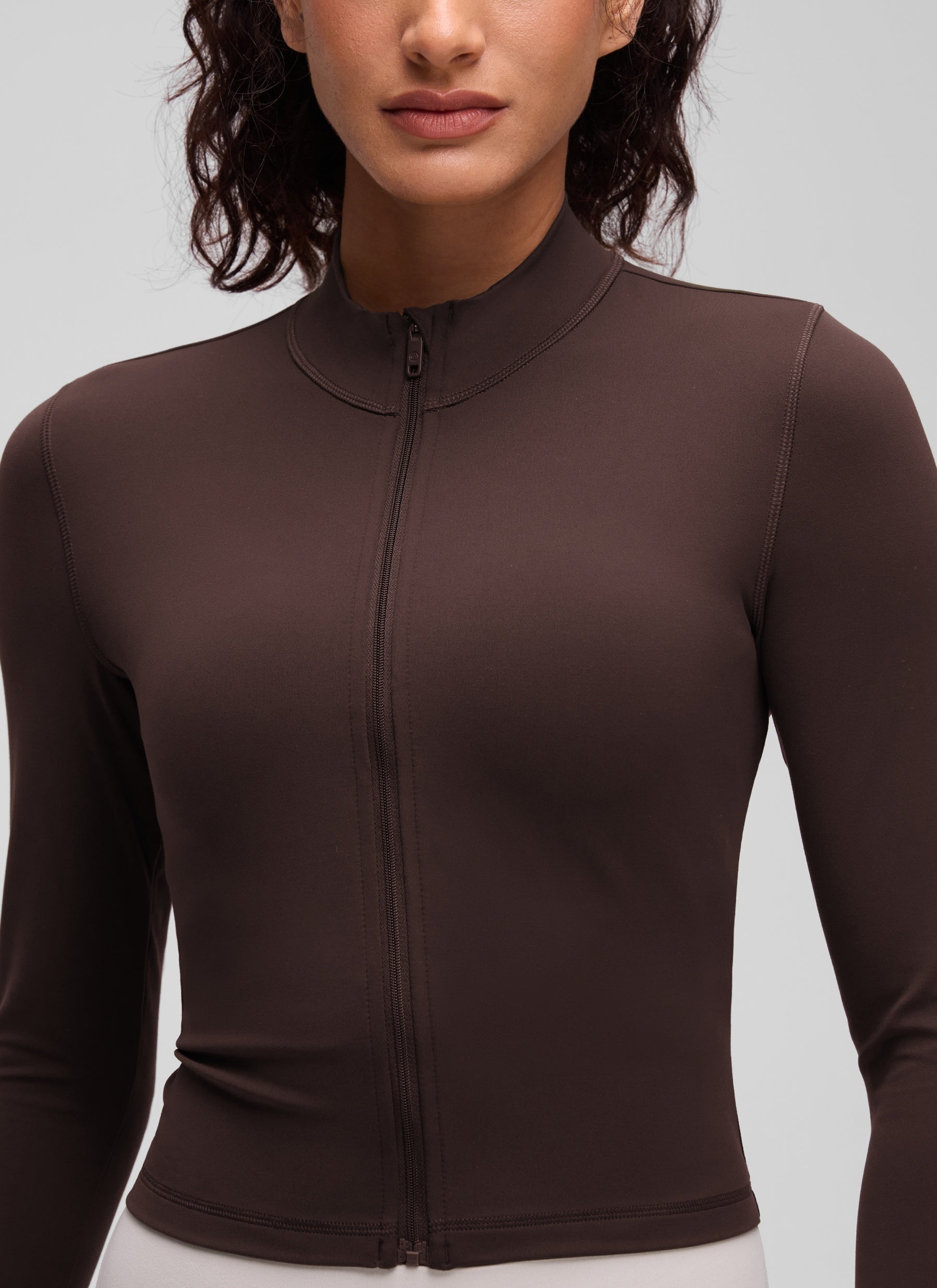 CRZ YOGA Jaket Luar Pendek Wanita dengan Resleting Penuh " Butterluxe " Warna Cokelat Hot Fudge