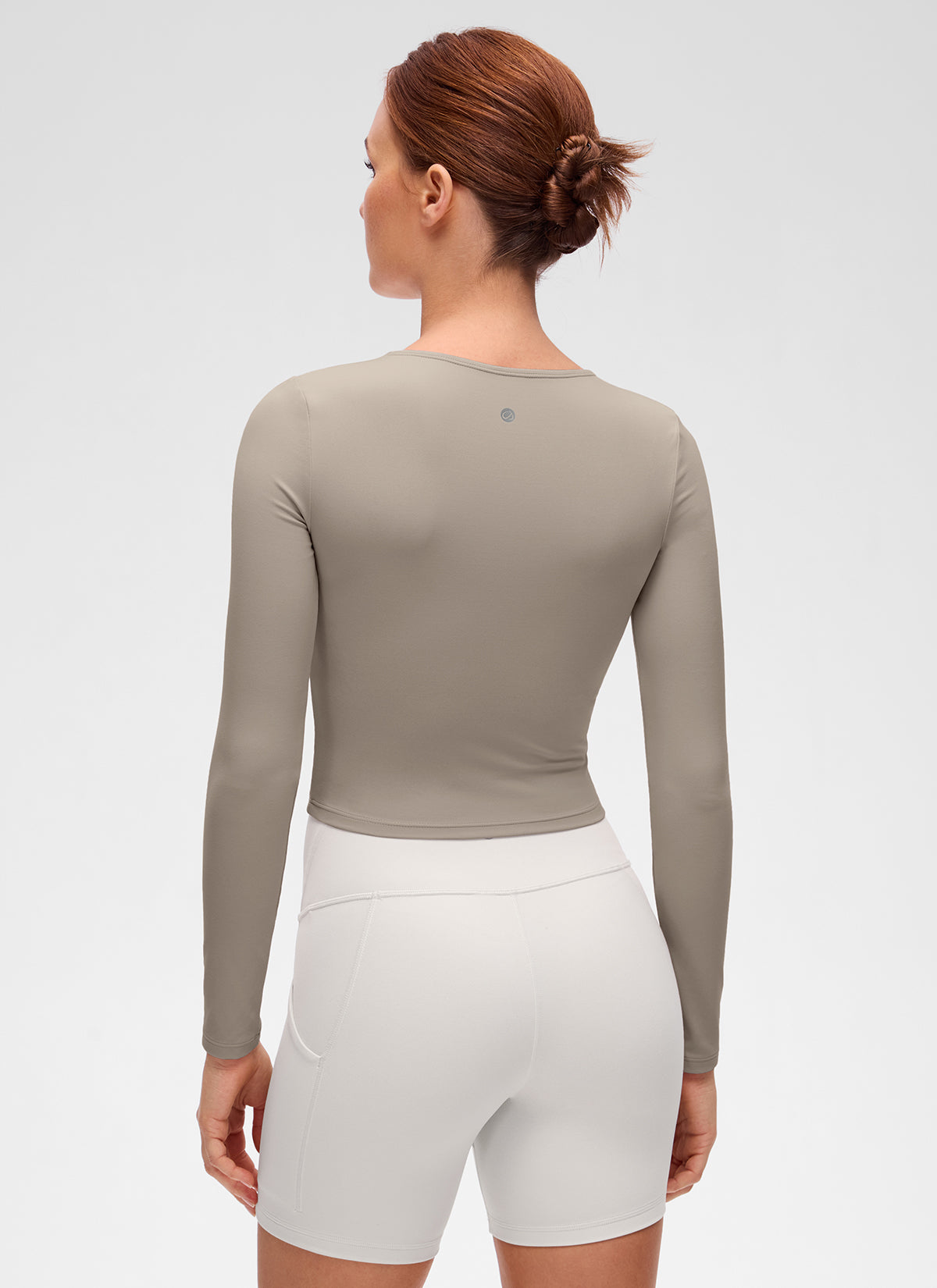 CRZ YOGA Atasan Yoga Wanita Model Slim Fit, Potongan Pendek ( Butterluxe ), Lengan Panjang, Jahitan Depan, Warna Abu-abu Hangat